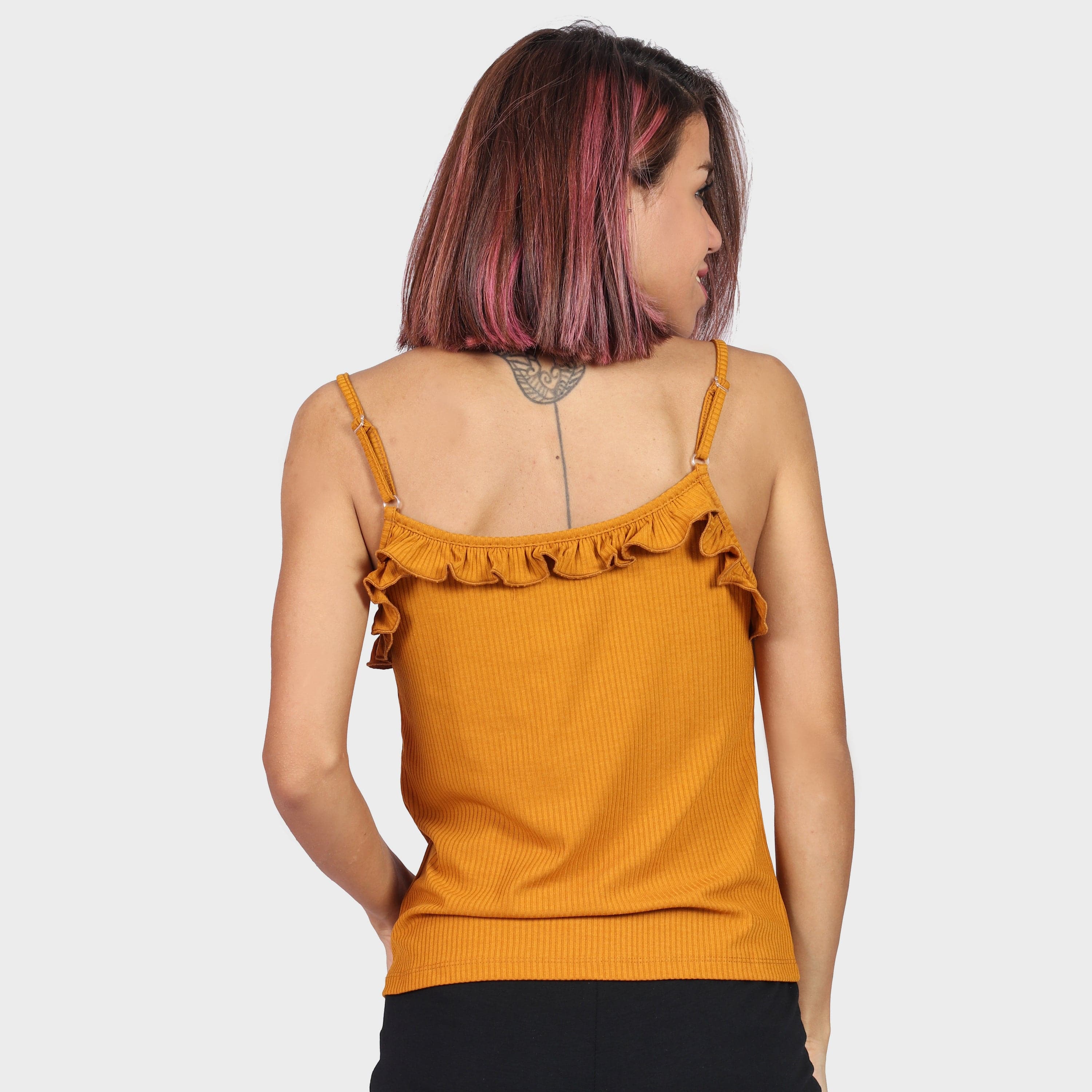 كيتشن بلوزة بحمالات رفيعة بكشكش علي الصدر