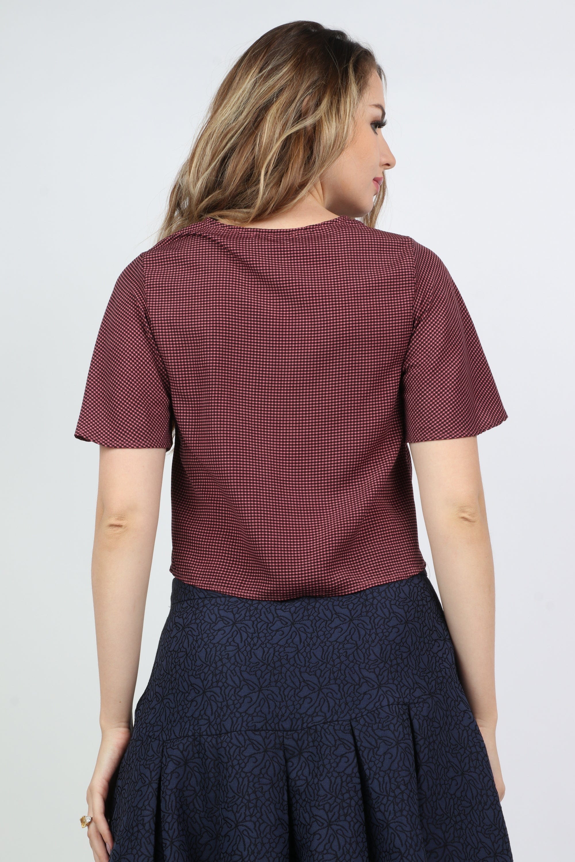 كيتشن بلوزة بأكمام قصيرة بنمط عش نملي