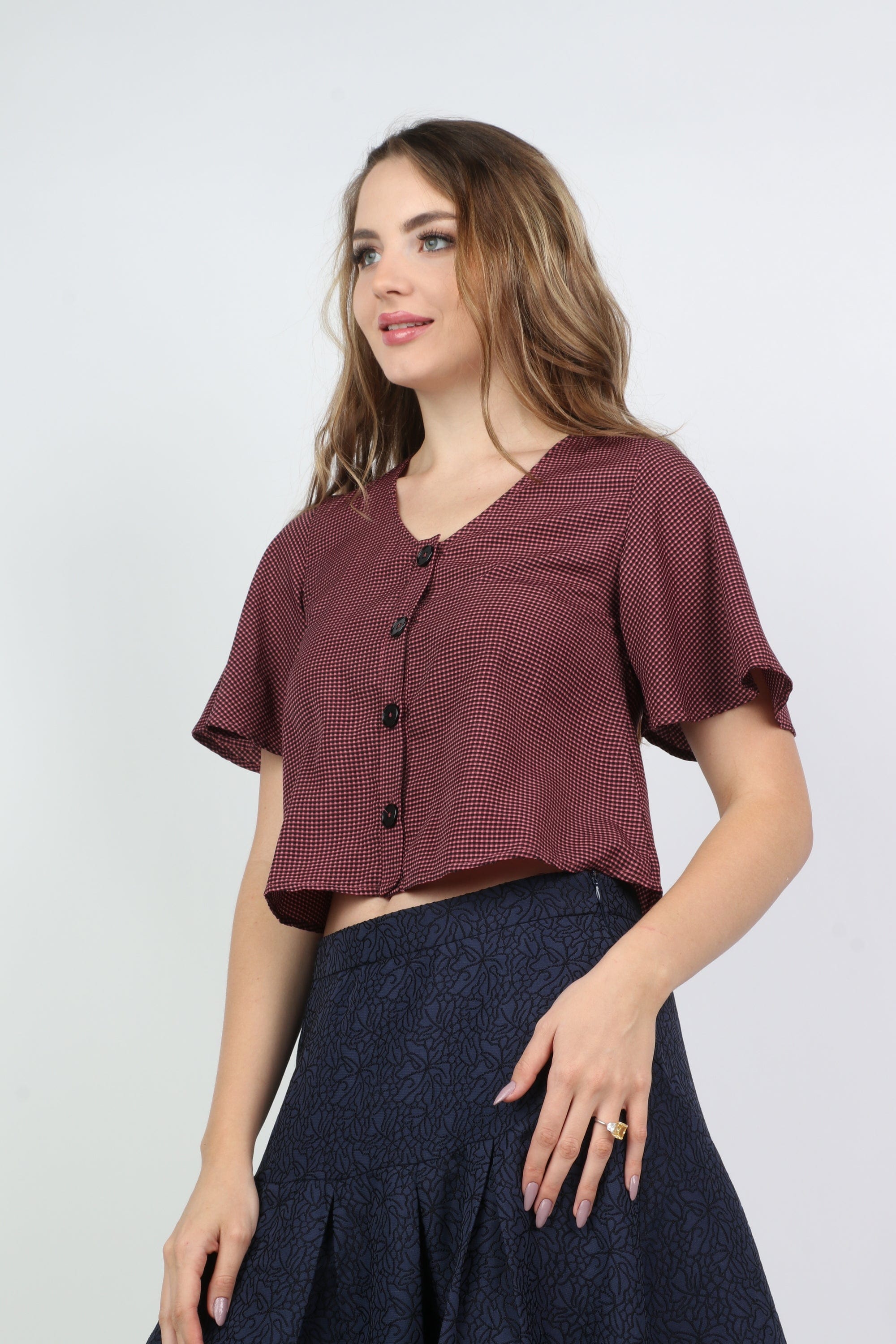 كيتشن بلوزة بأكمام قصيرة بنمط عش نملي