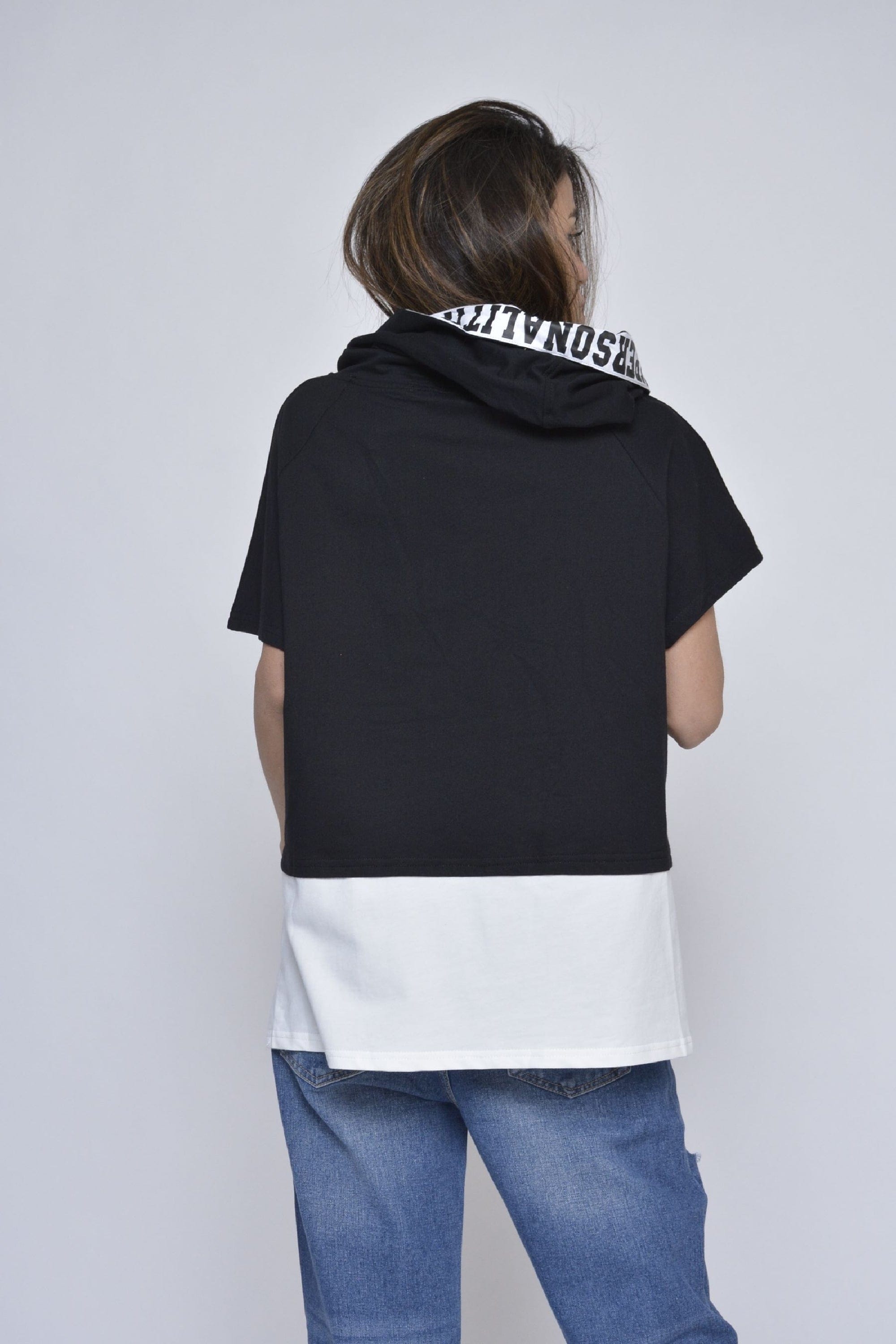 كيتشن سويت شيرت بقبعة نص كم نسائي