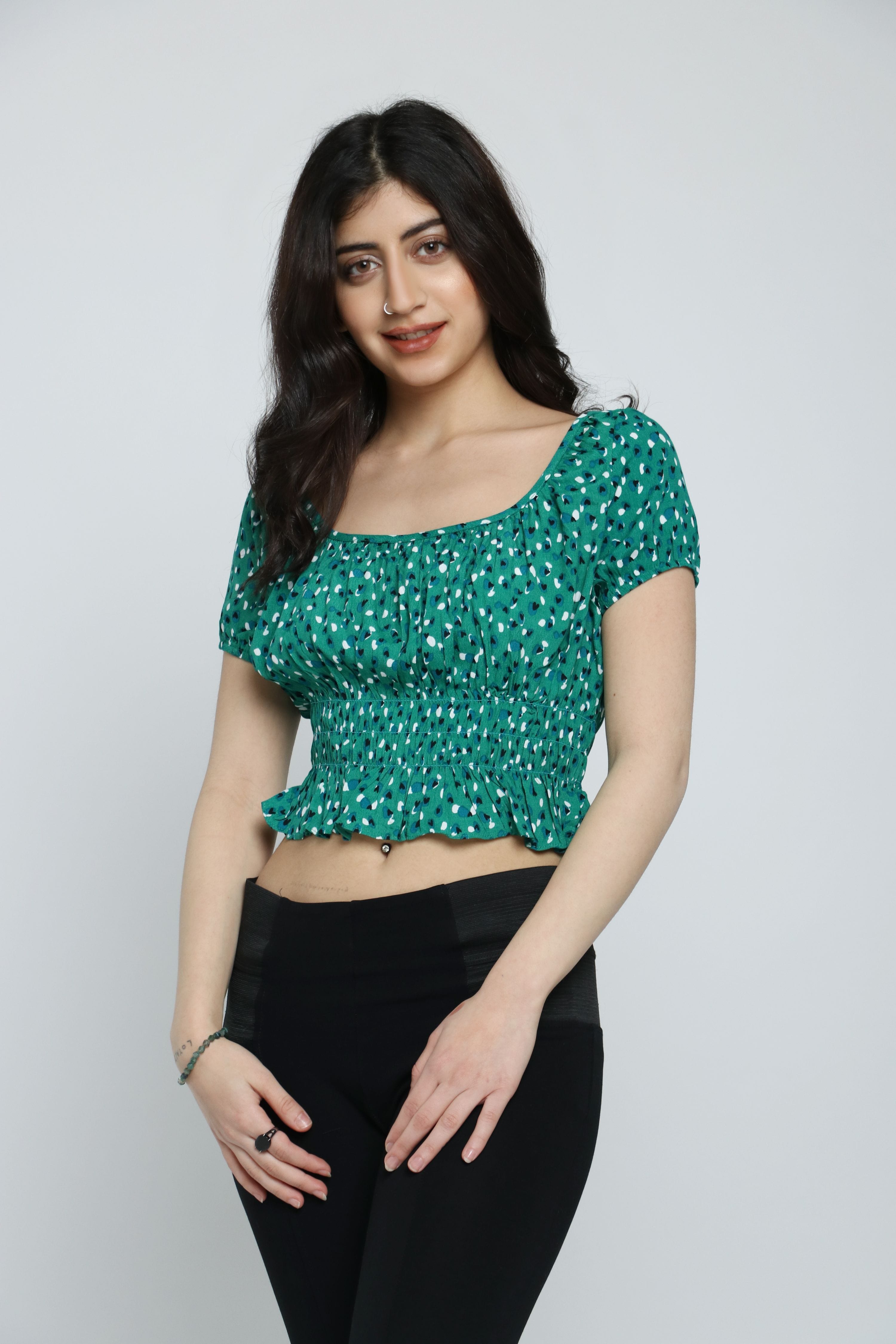 كيتشن بلوزة نص بطن ياقة مربعة مخصرة كم قصير نسائي أخضر