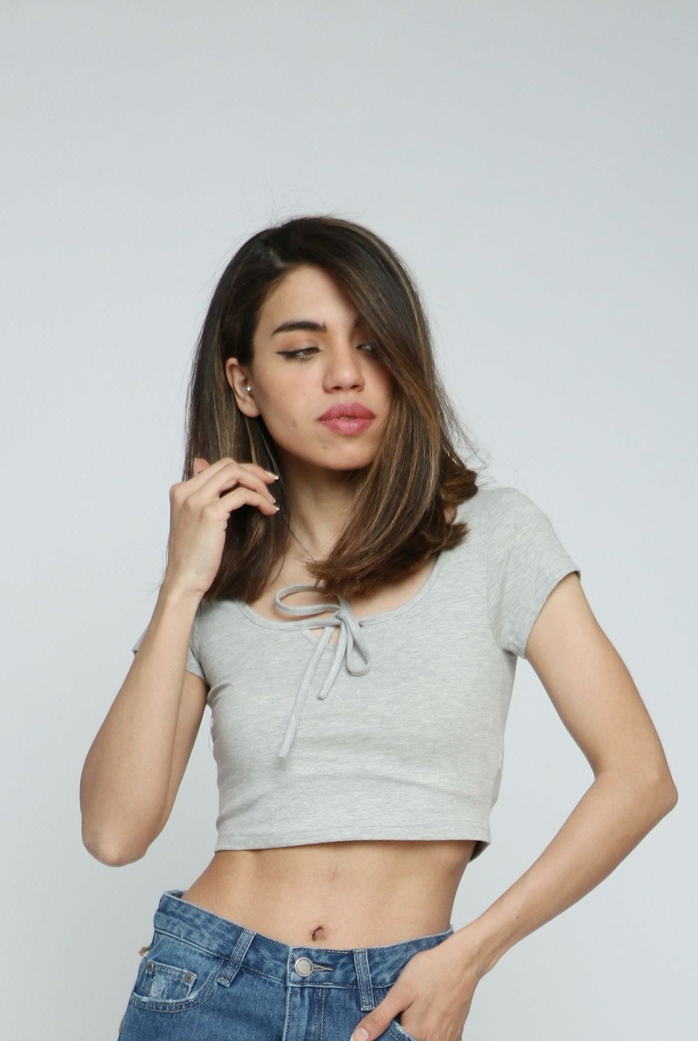 كيتشن بلوزة قطن نص بطن كم قصير برقبة دائرية برباط نسائي