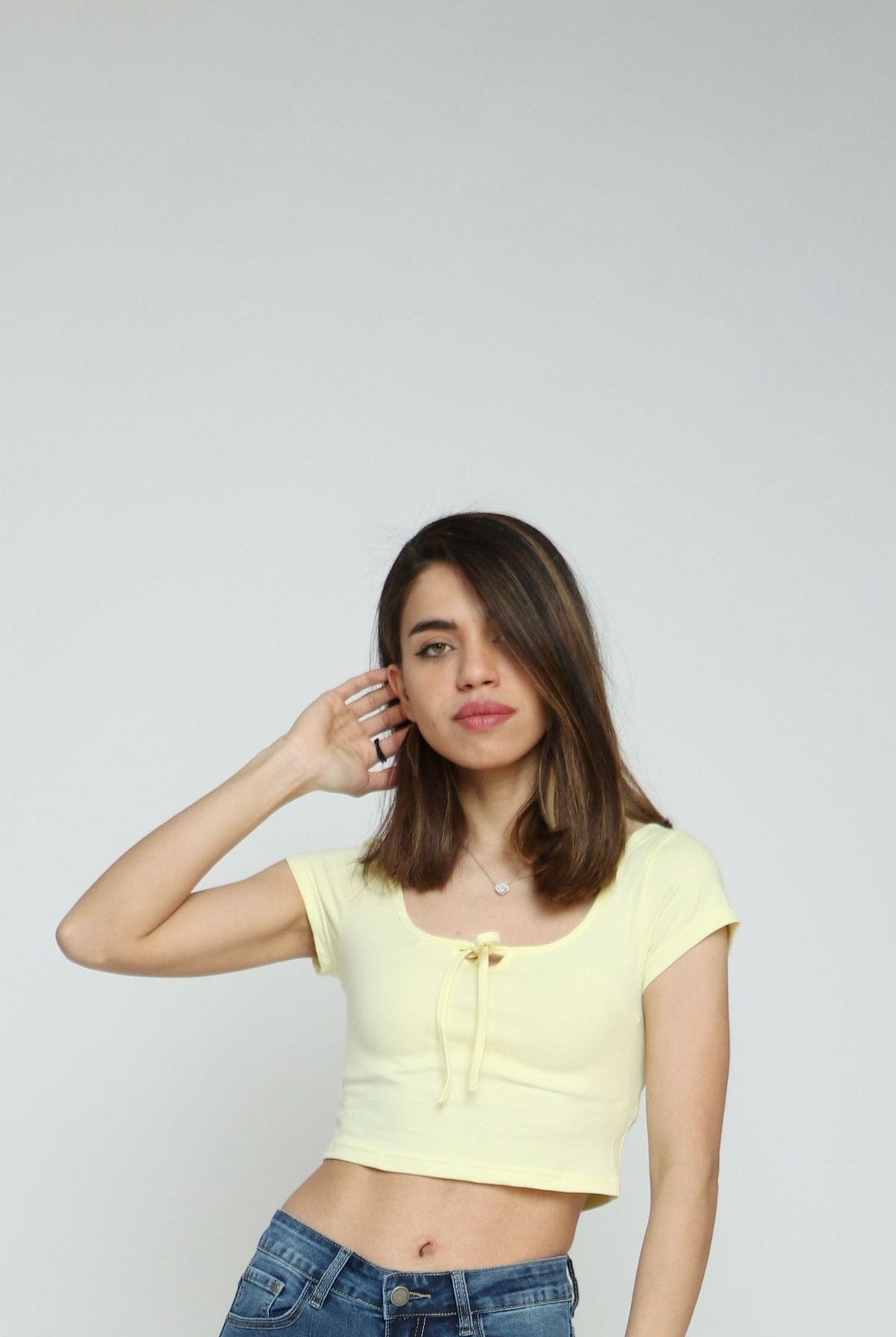 كيتشن بلوزة قطن نص بطن كم قصير برقبة دائرية برباط نسائي