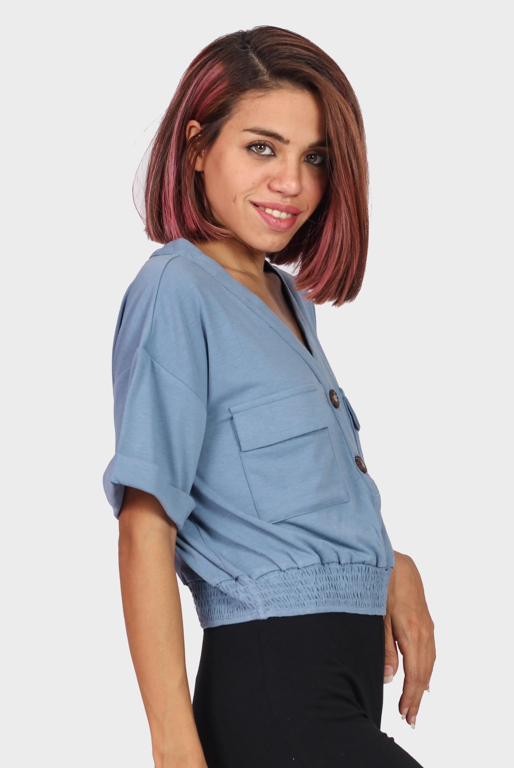 كيتشن بلوزة واسعة بأزرار أمامية وجيب يد نسائي