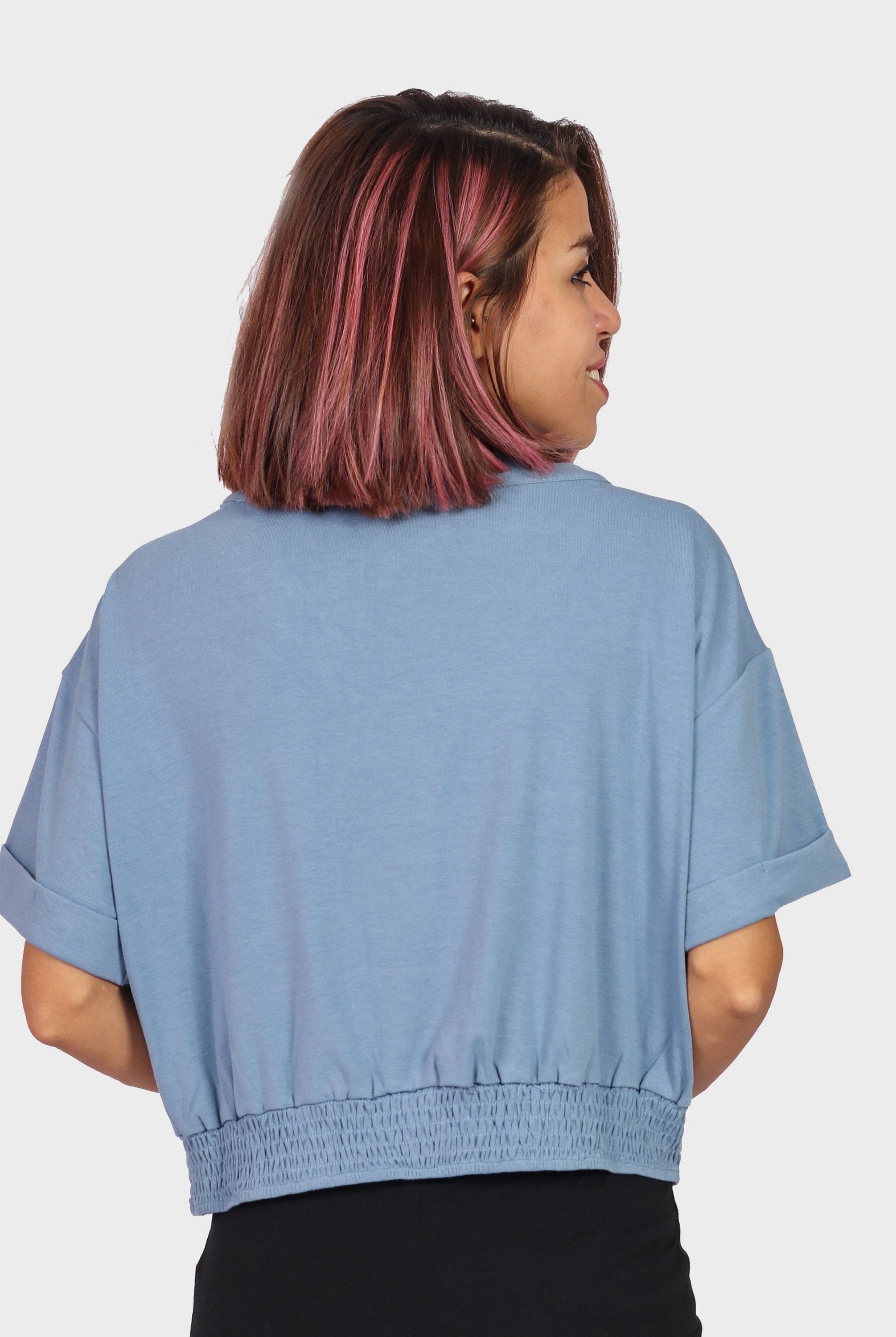 كيتشن بلوزة واسعة بأزرار أمامية وجيب يد نسائي