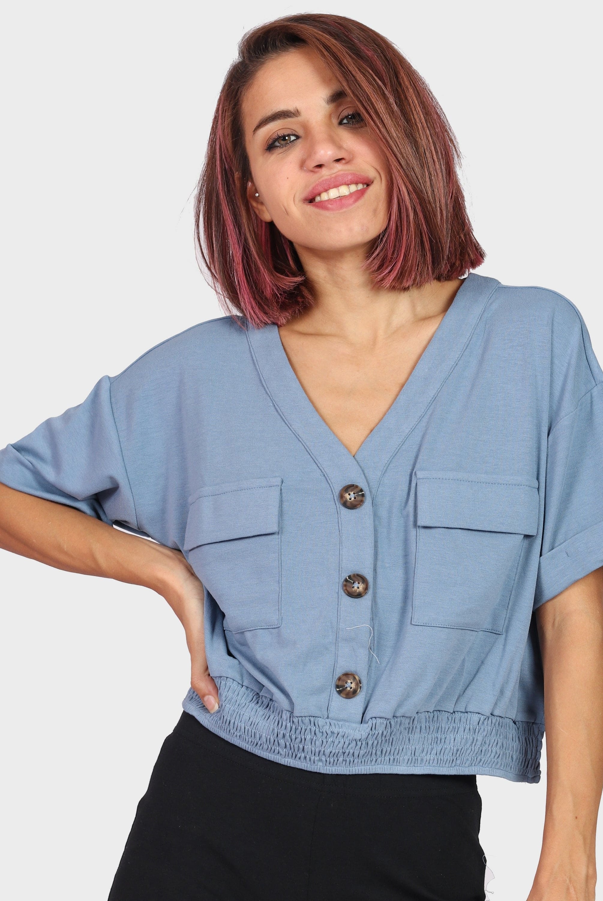 كيتشن بلوزة واسعة بأزرار أمامية وجيب يد نسائي