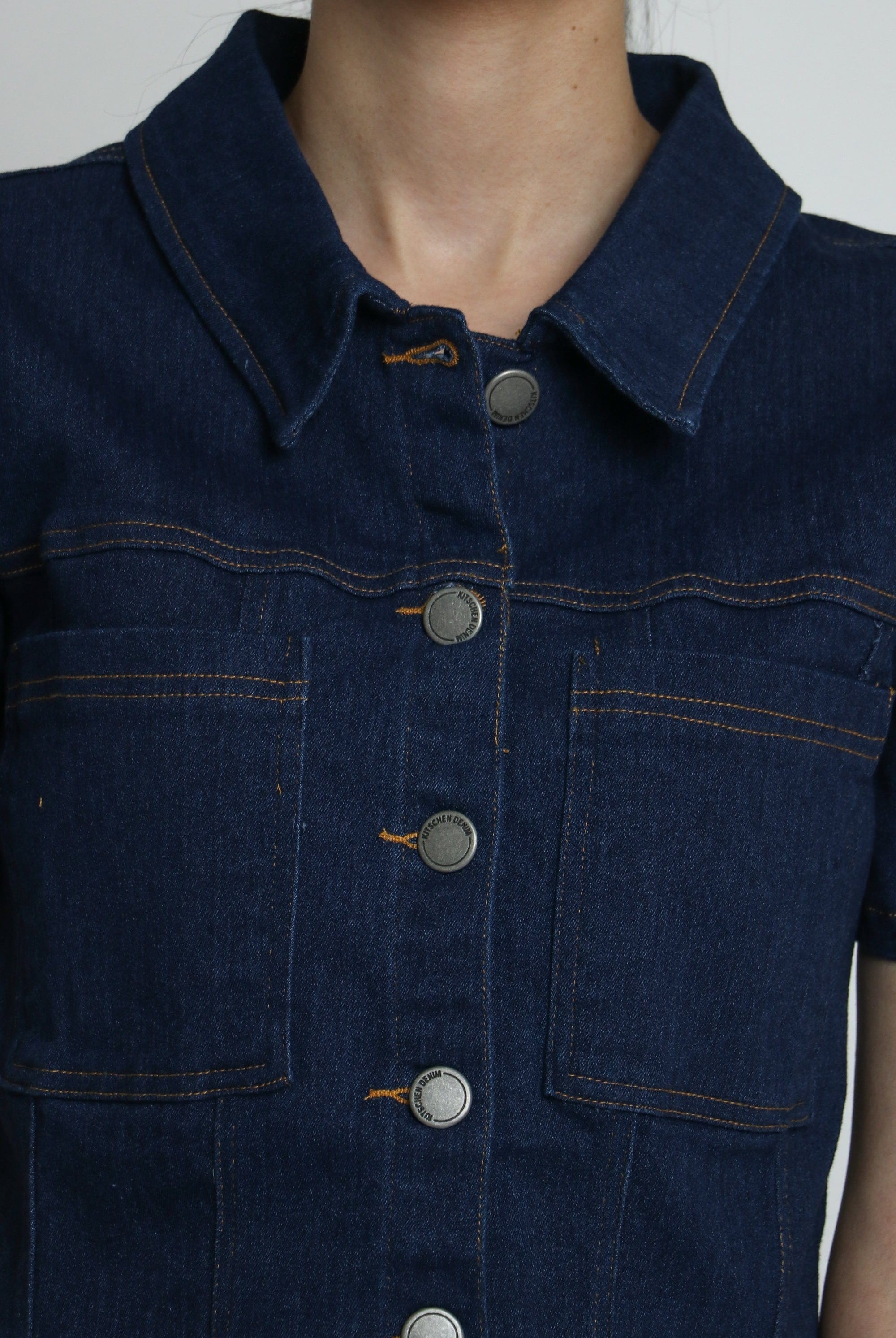 كيتشن بلوزة جينز بجيوب كم قصير بأزرار أمامية نسائي