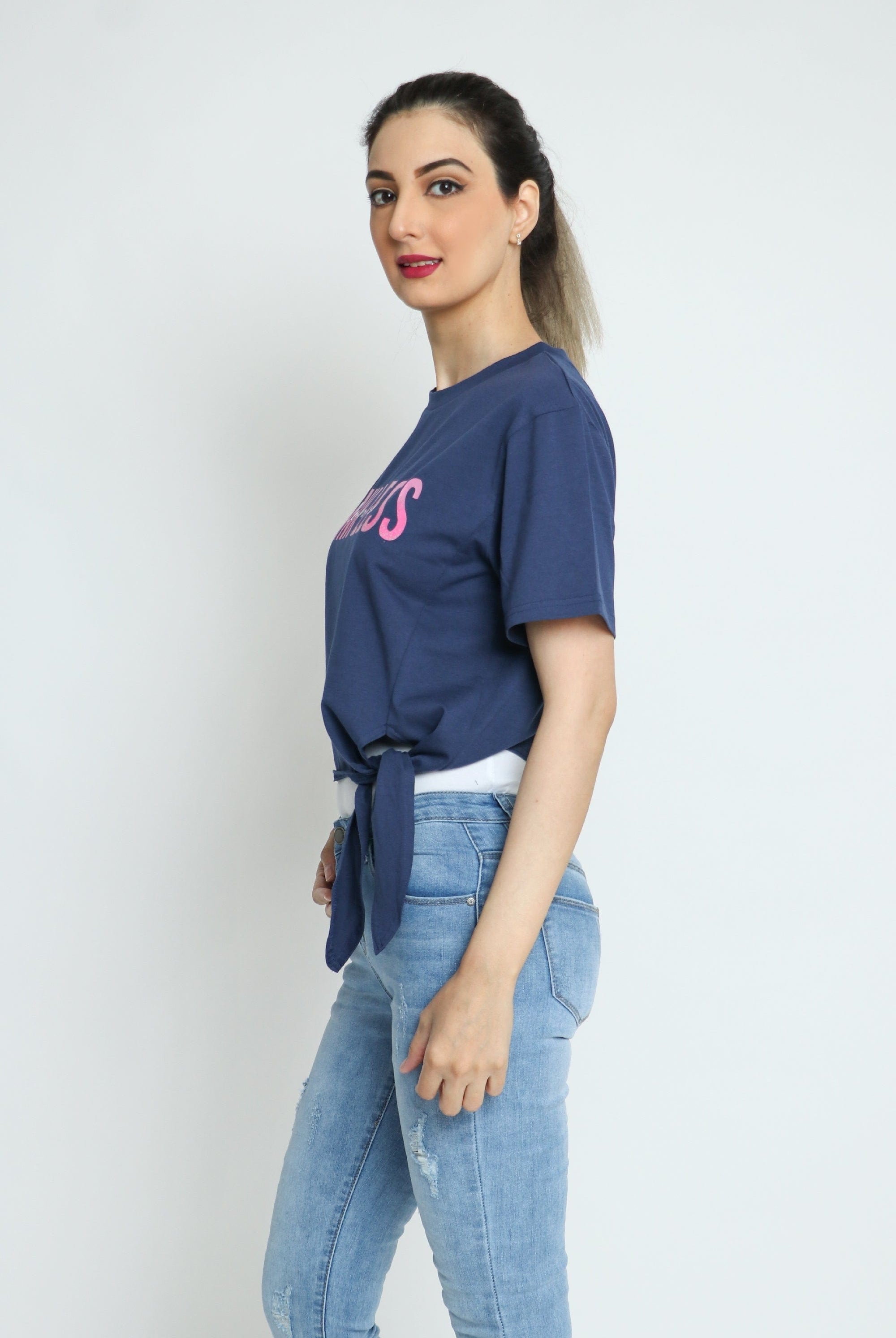 كيتشن بلوزة قطنية قصيرة برباط على الجنب نص كم نسائي