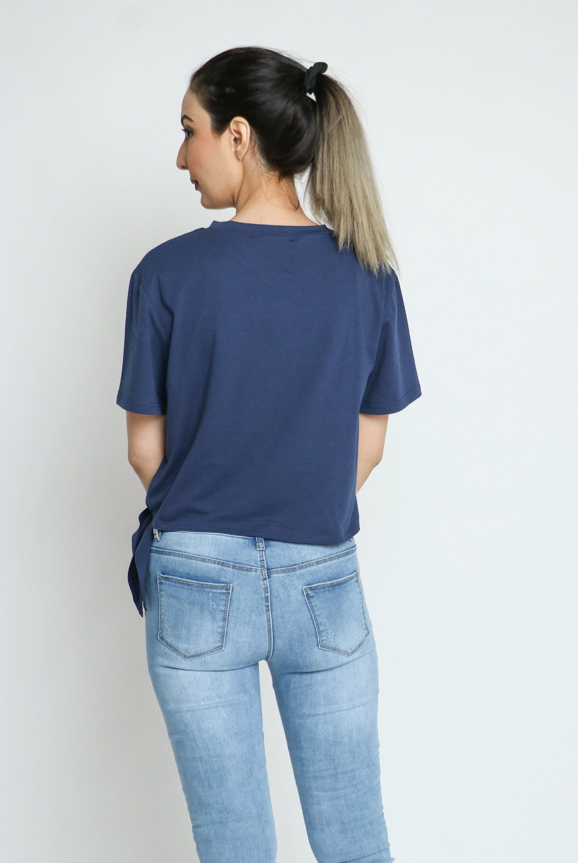 كيتشن بلوزة قطنية قصيرة برباط على الجنب نص كم نسائي