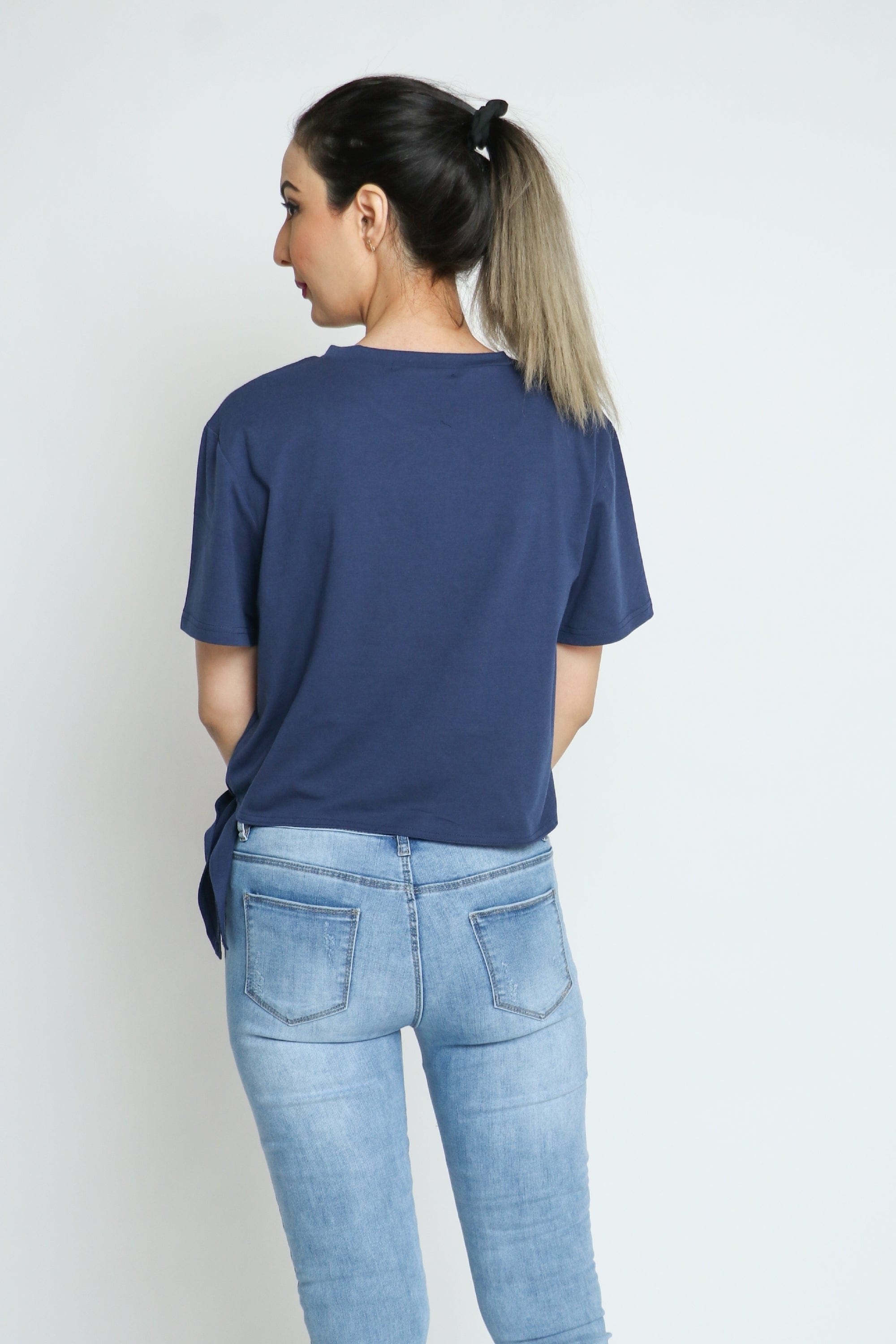 كيتشن بلوزة قطنية قصيرة برباط على الجنب نص كم نسائي