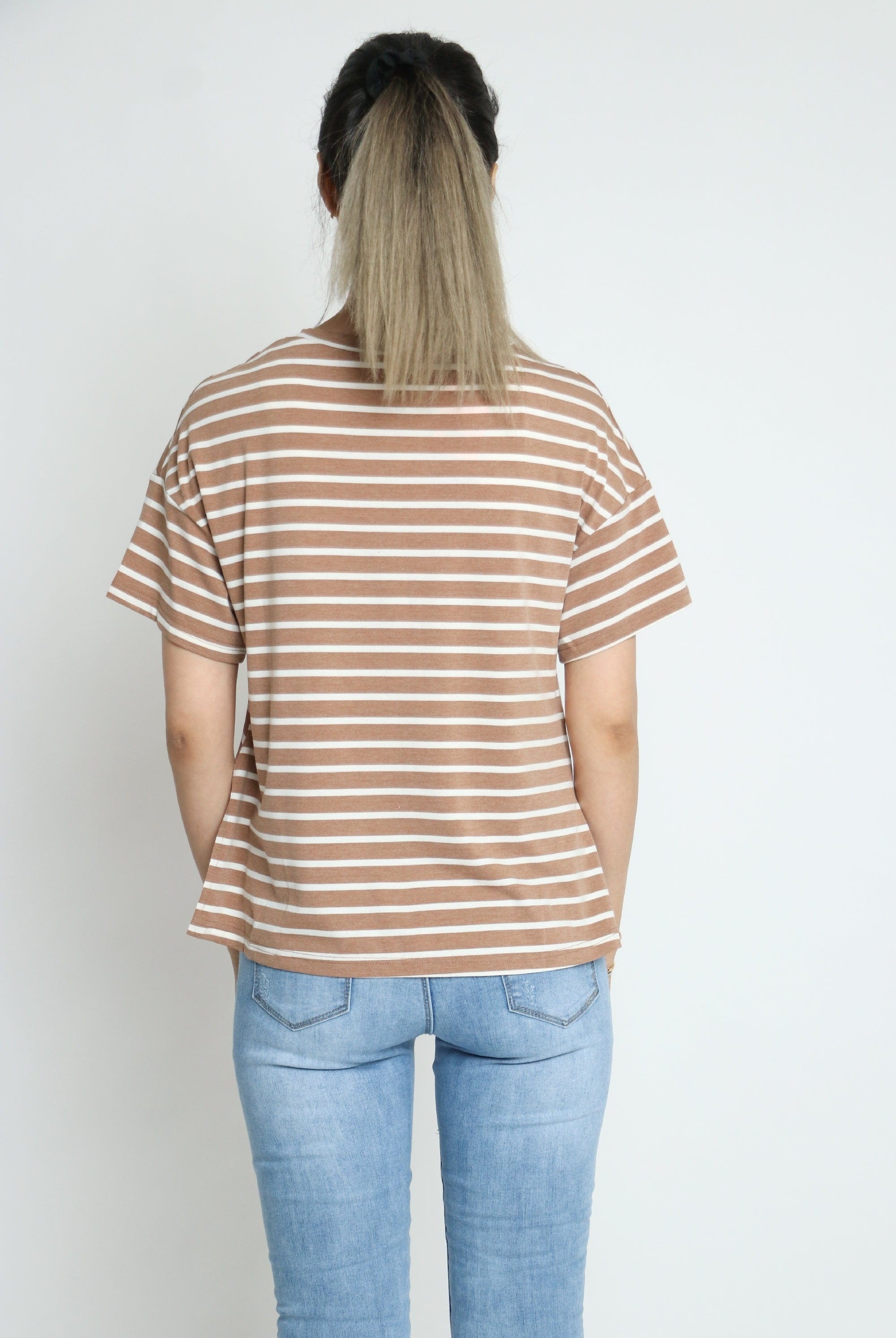 كيتشن تيشيرت مقلم بالعرض طويل من الخلف مع ربطة خصر نسائية