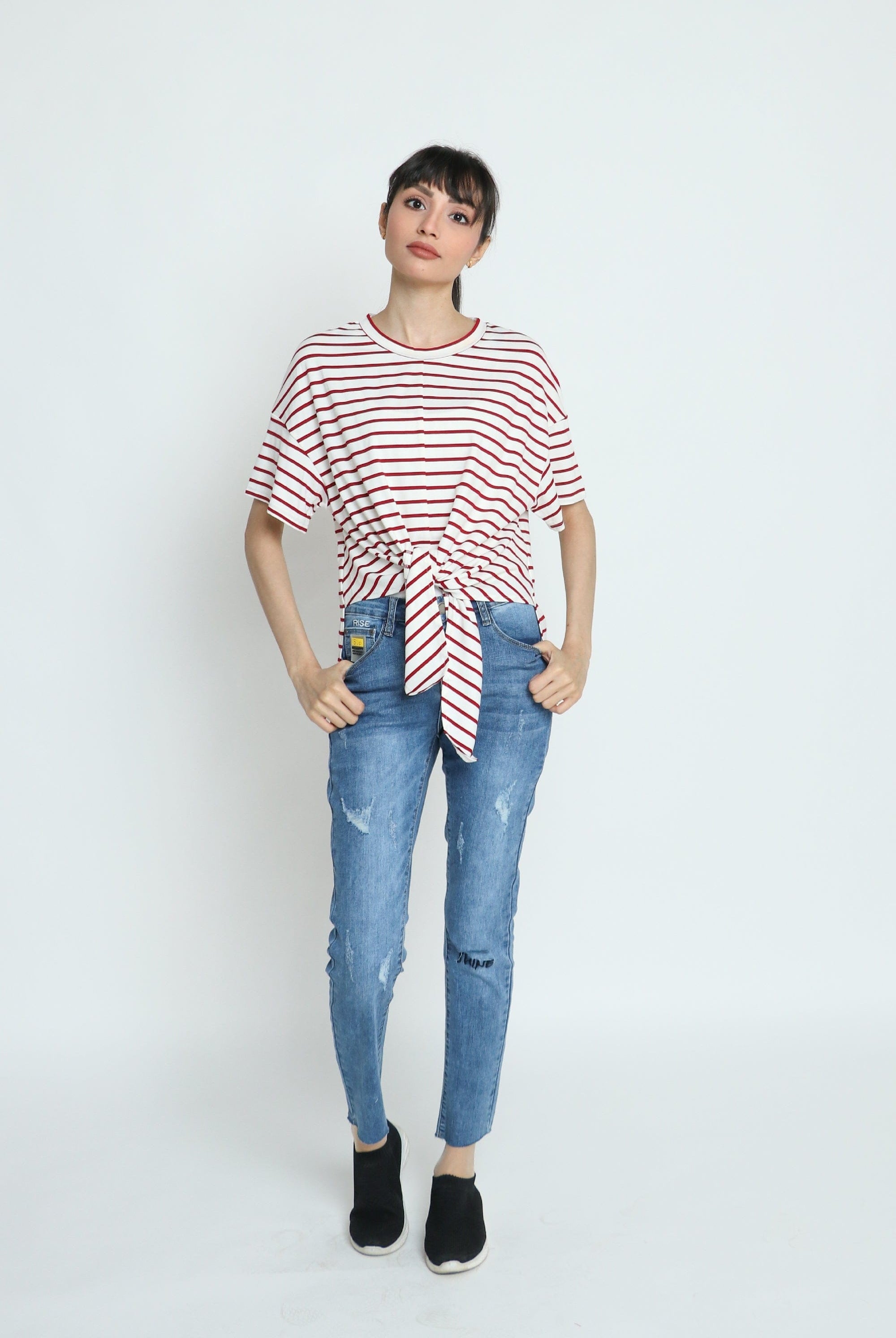 كيتشن تيشيرت مقلم بالعرض طويل من الخلف مع ربطة خصر نسائية