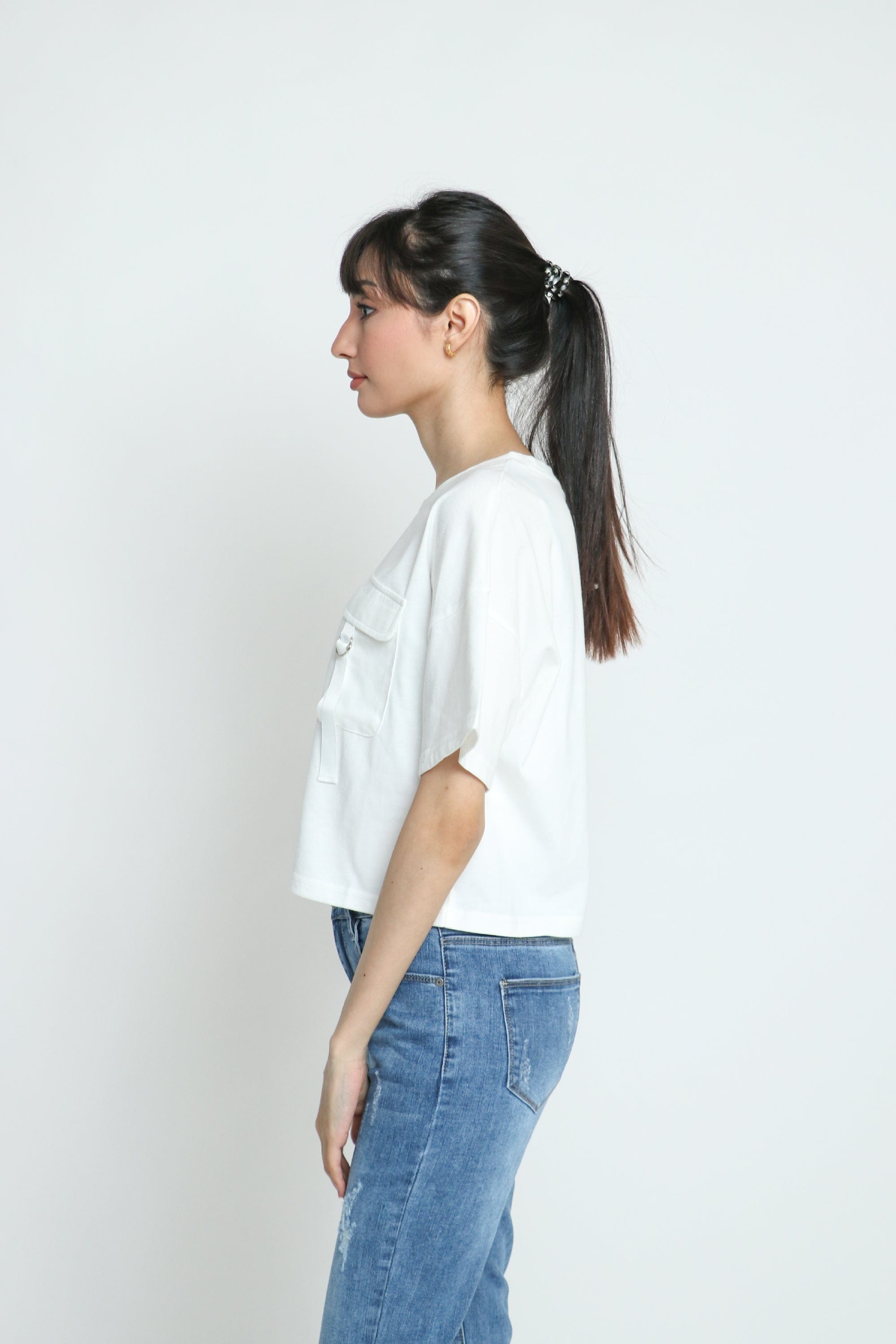 كيتشن بلوزة قطن سادة بجيب نص كم نسائي