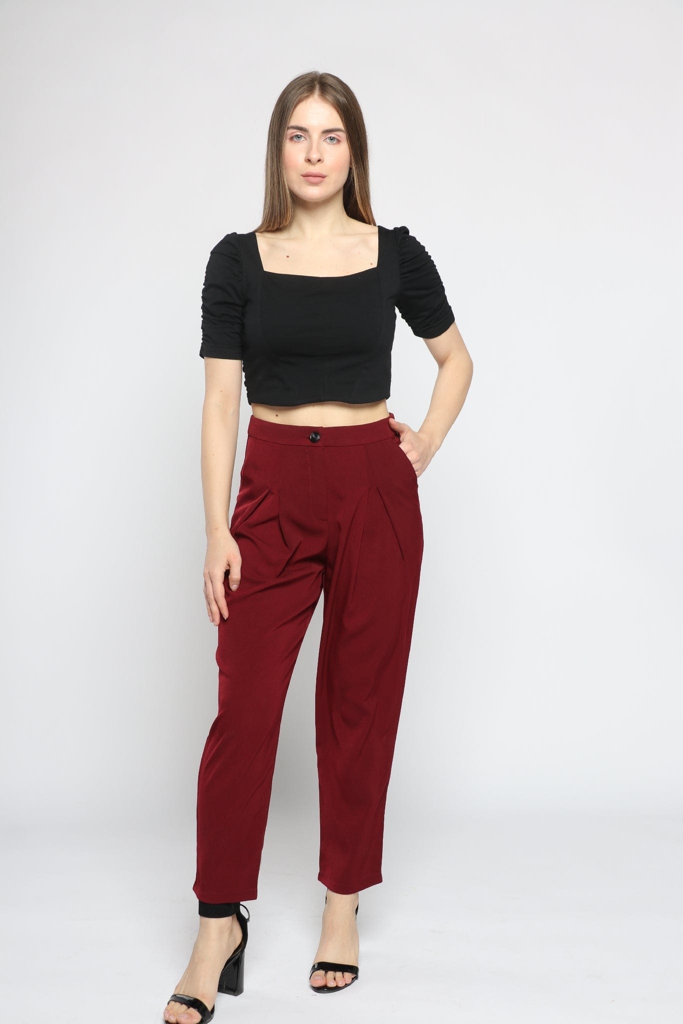 كيتشن بلوزة بأكمام قصيرة نص بطن بفتحة صدر مربعة