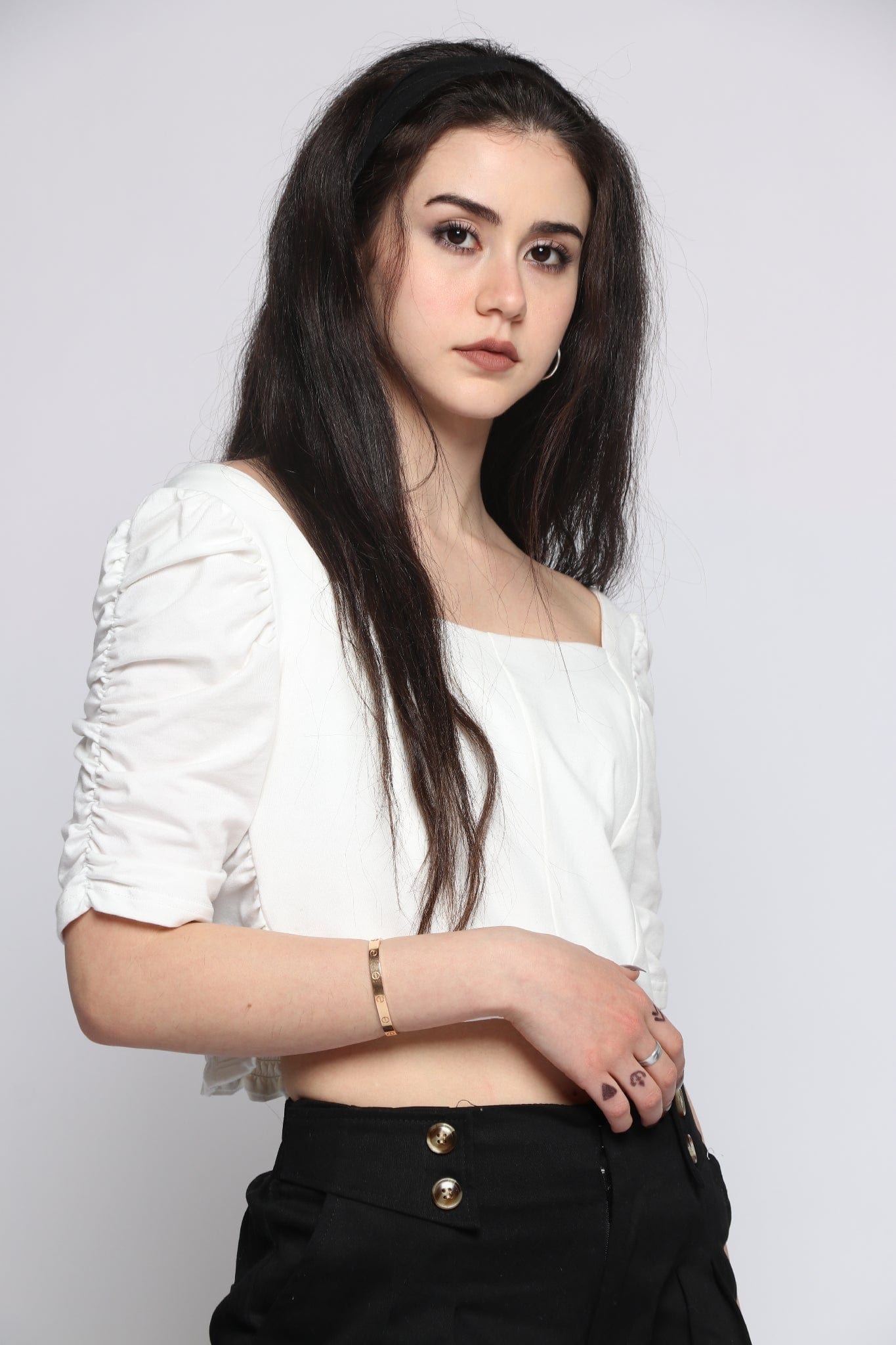 كيتشن بلوزة بأكمام قصيرة نص بطن بفتحة صدر مربعة