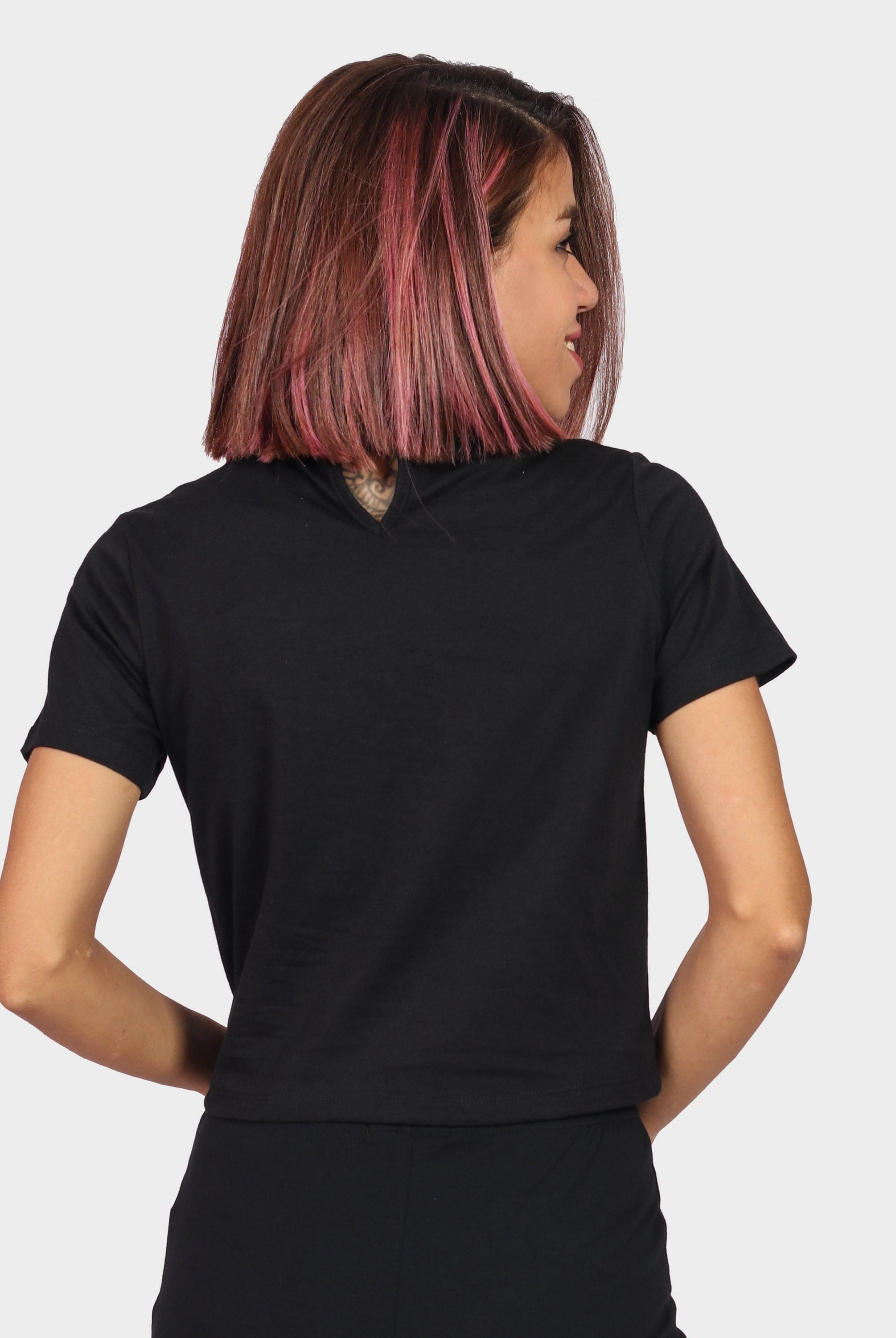 كيتشن بلوزة سادة قصيرة نص كم نسائي