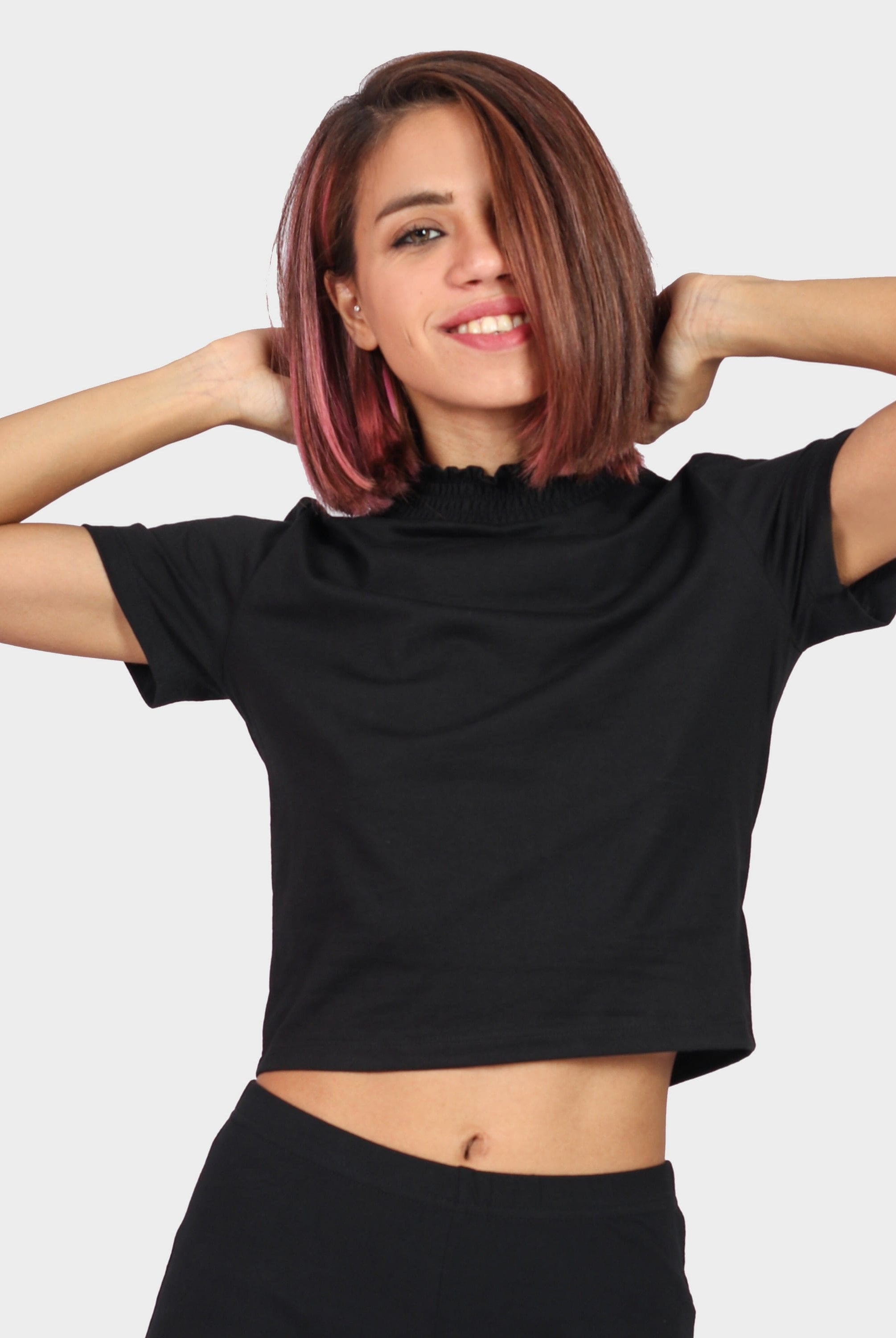 كيتشن بلوزة سادة قصيرة نص كم نسائي