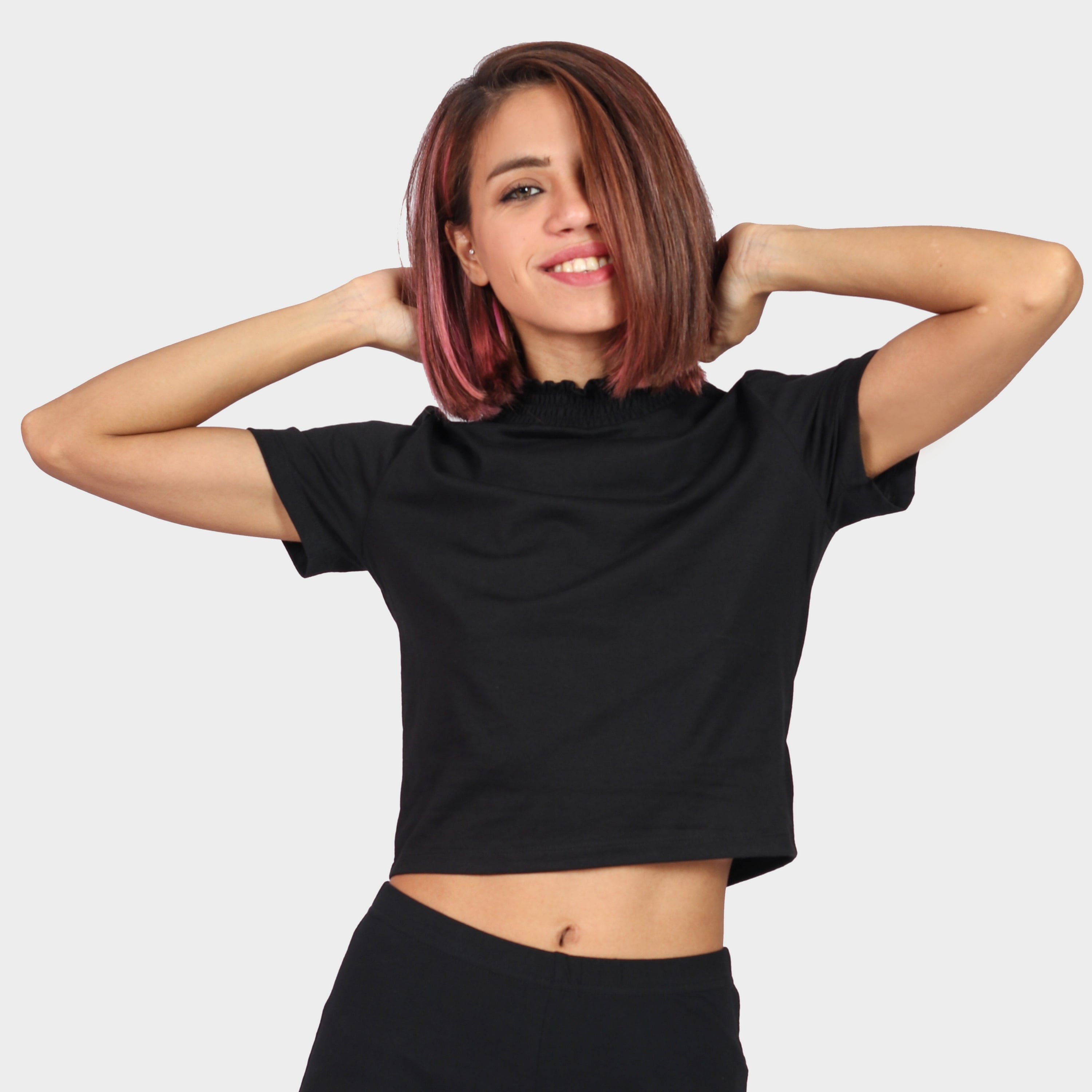 كيتشن بلوزة سادة قصيرة نص كم نسائي