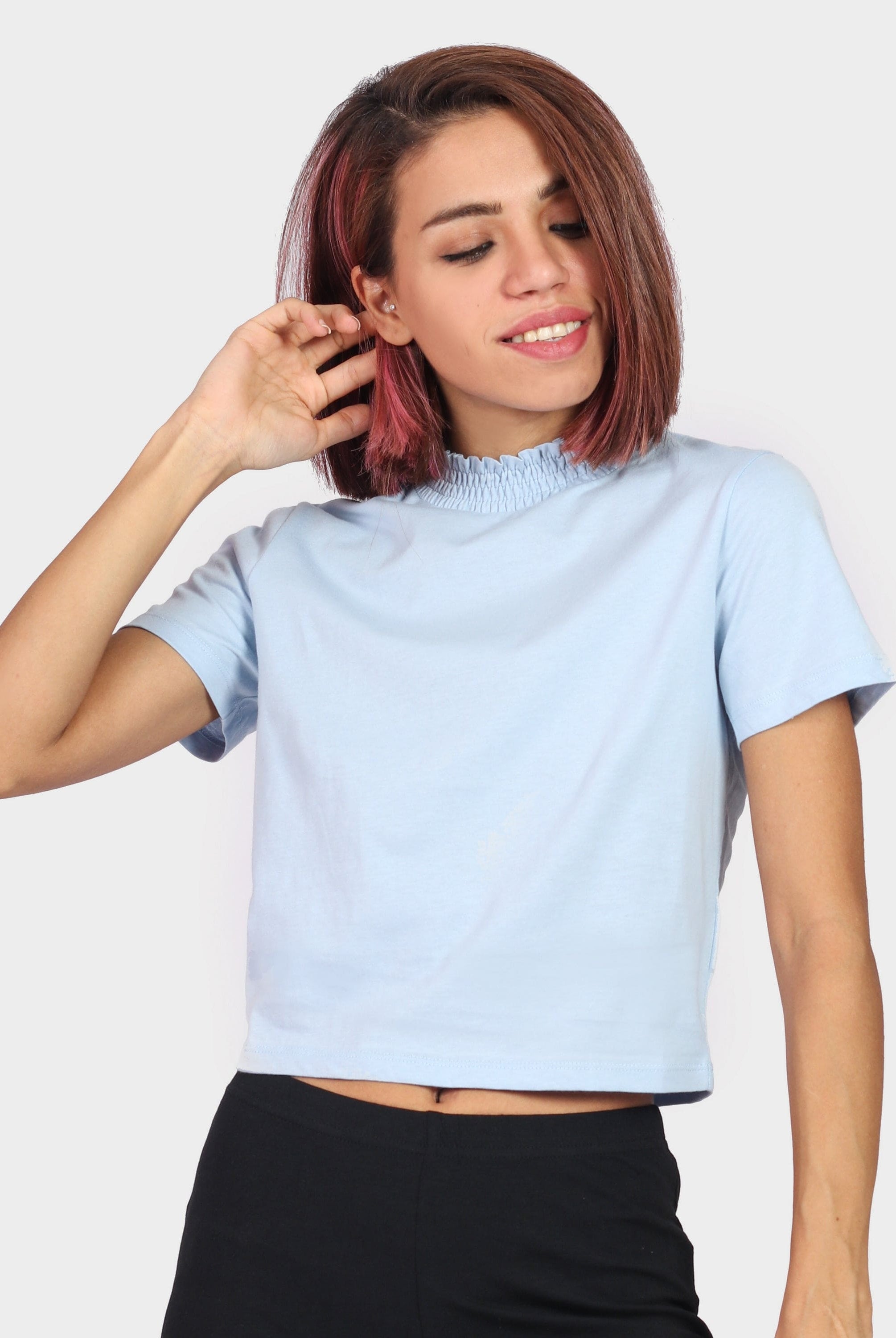 كيتشن بلوزة سادة قصيرة نص كم نسائي