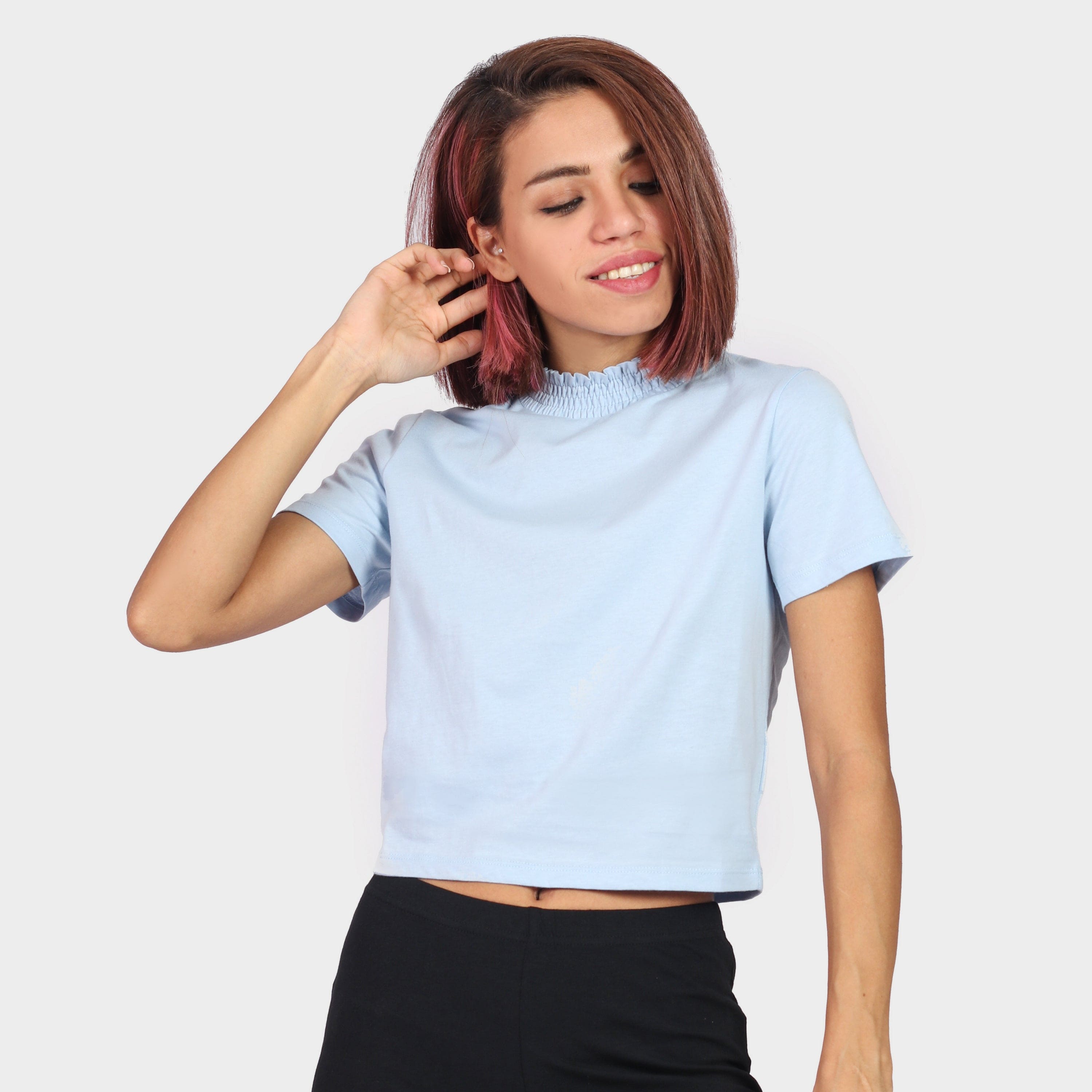 كيتشن بلوزة سادة قصيرة نص كم نسائي