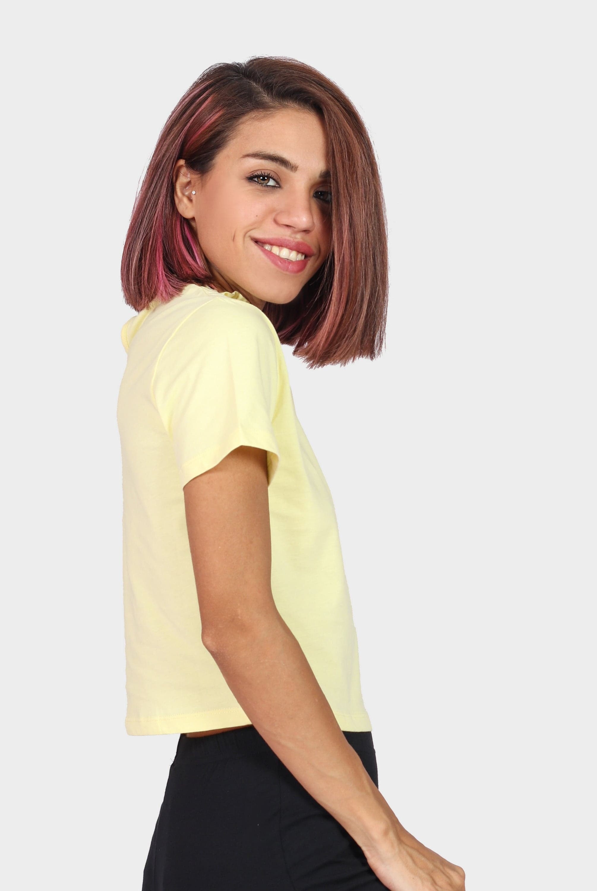 كيتشن بلوزة سادة قصيرة نص كم نسائي