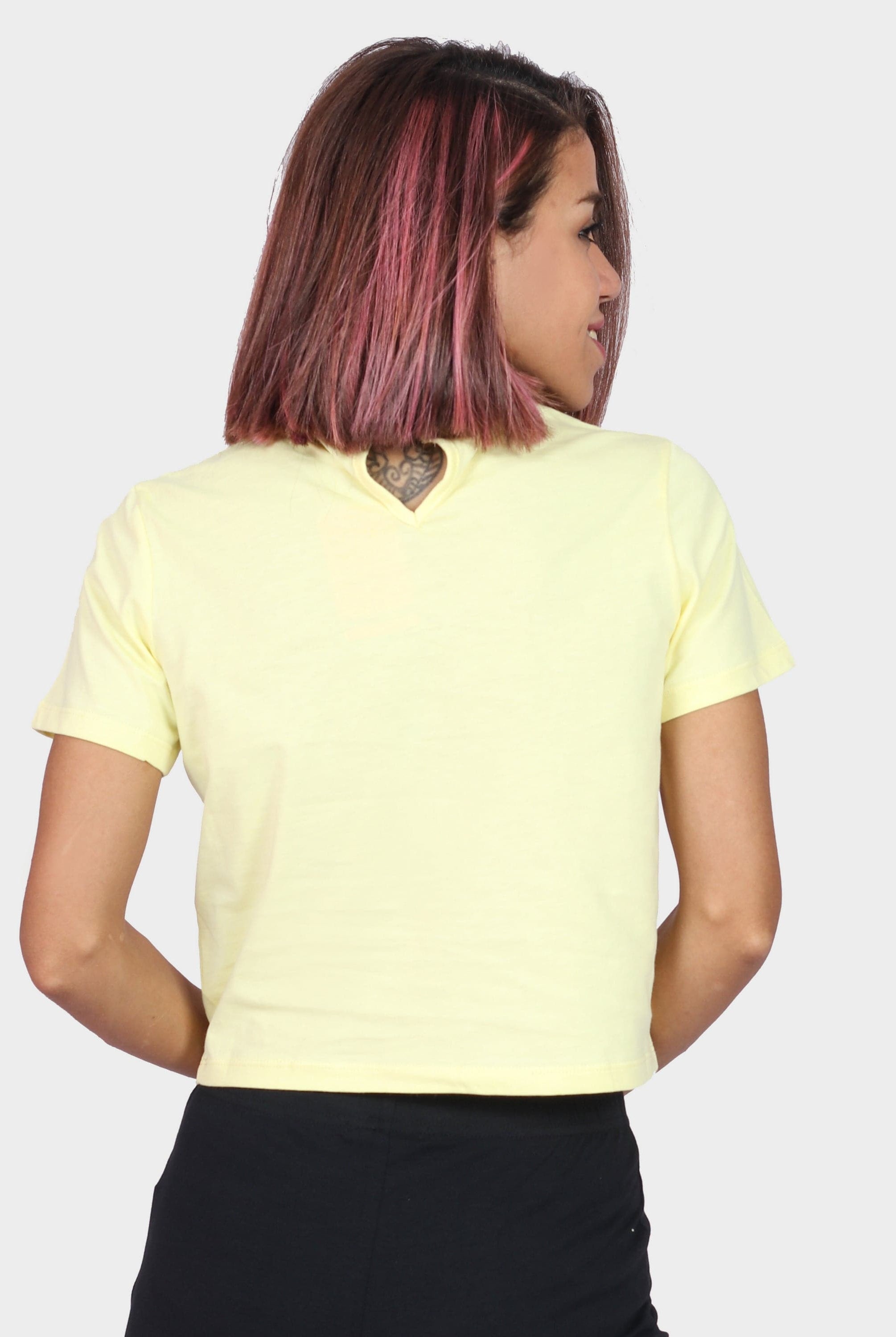 كيتشن بلوزة سادة قصيرة نص كم نسائي