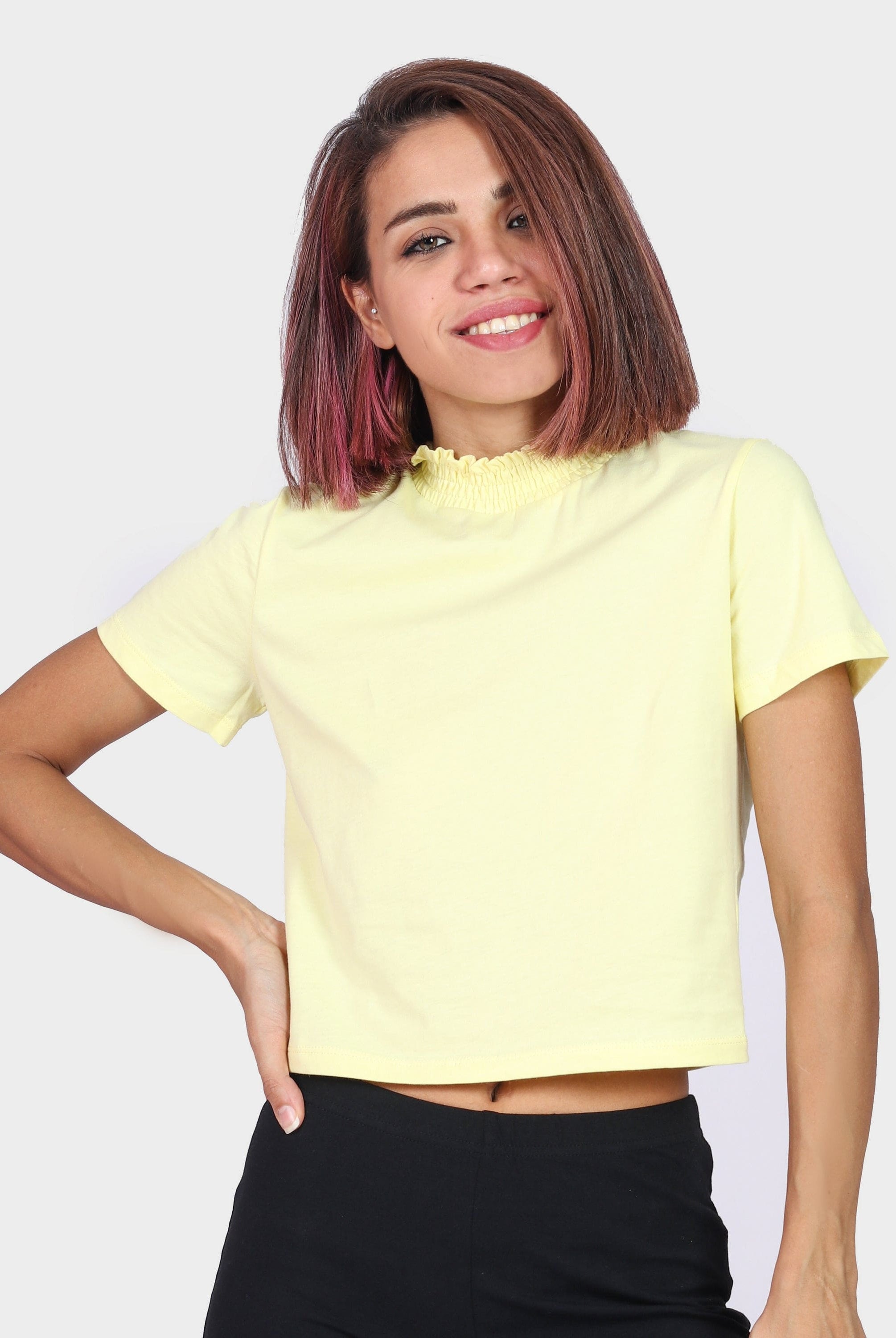 كيتشن بلوزة سادة قصيرة نص كم نسائي