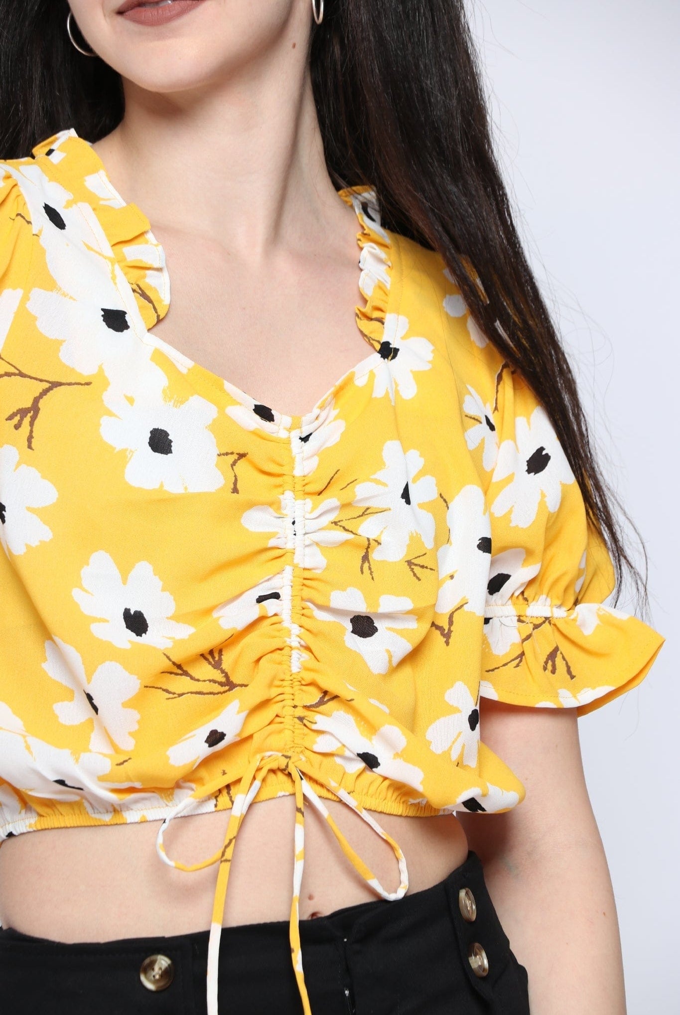 كيتشن بلوزة قصيرة الأكمام موردة واسعة برباط أصفر