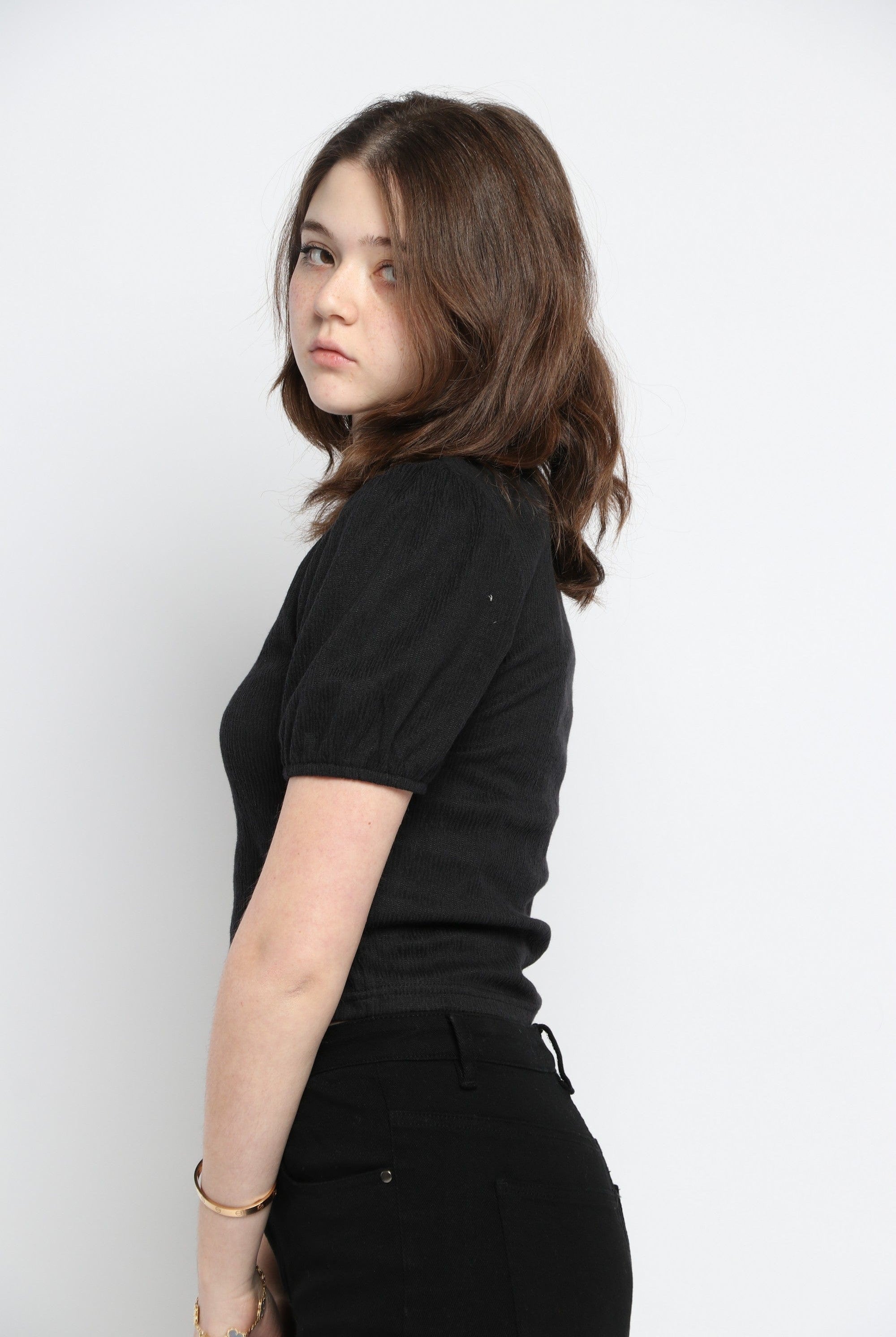 كيتشن بلوزة قصيرة الأكمام سادة كتف مرتفع