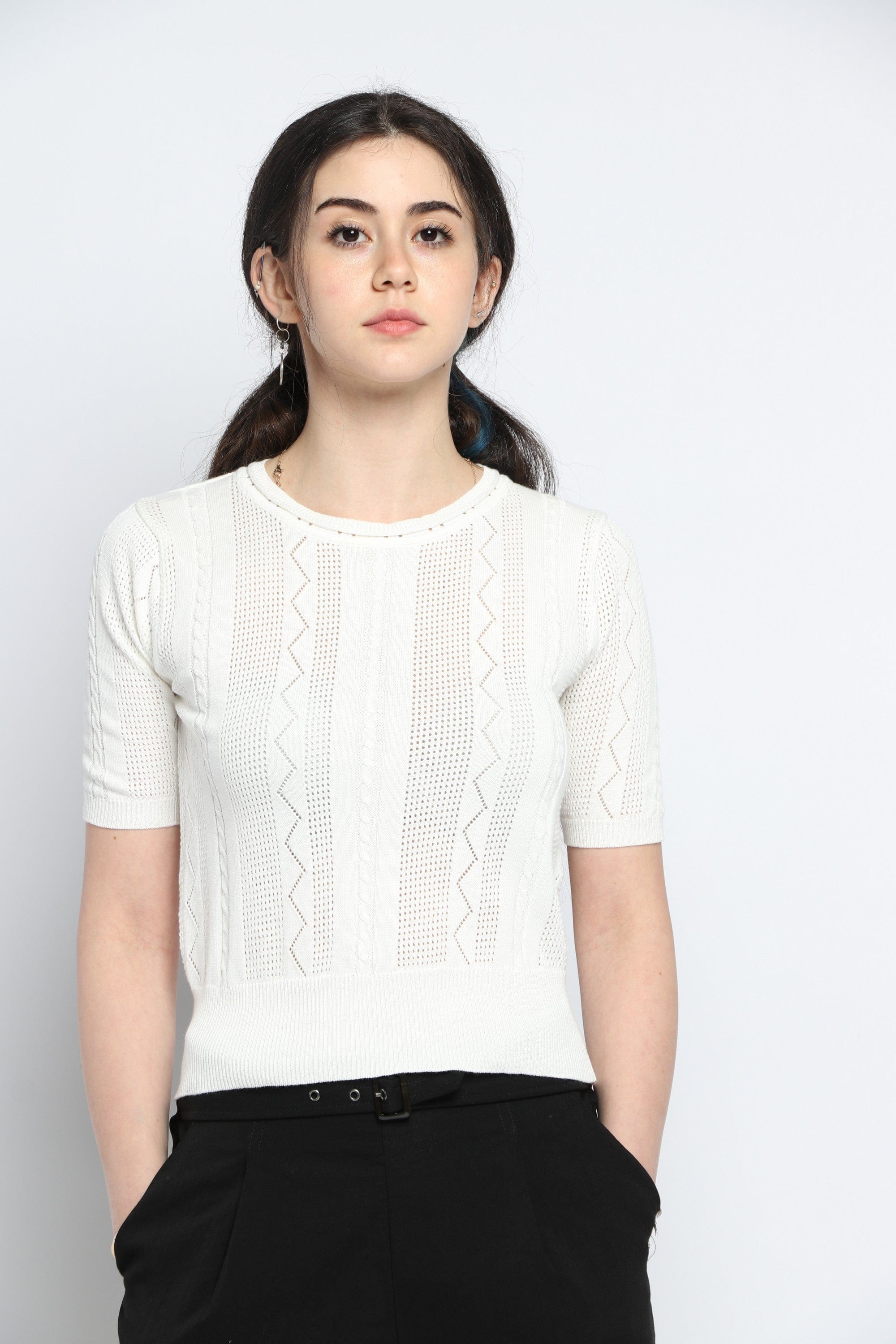 كيتشن بلوزة قصيرة الأكمام سادة مخرمة بأشكال