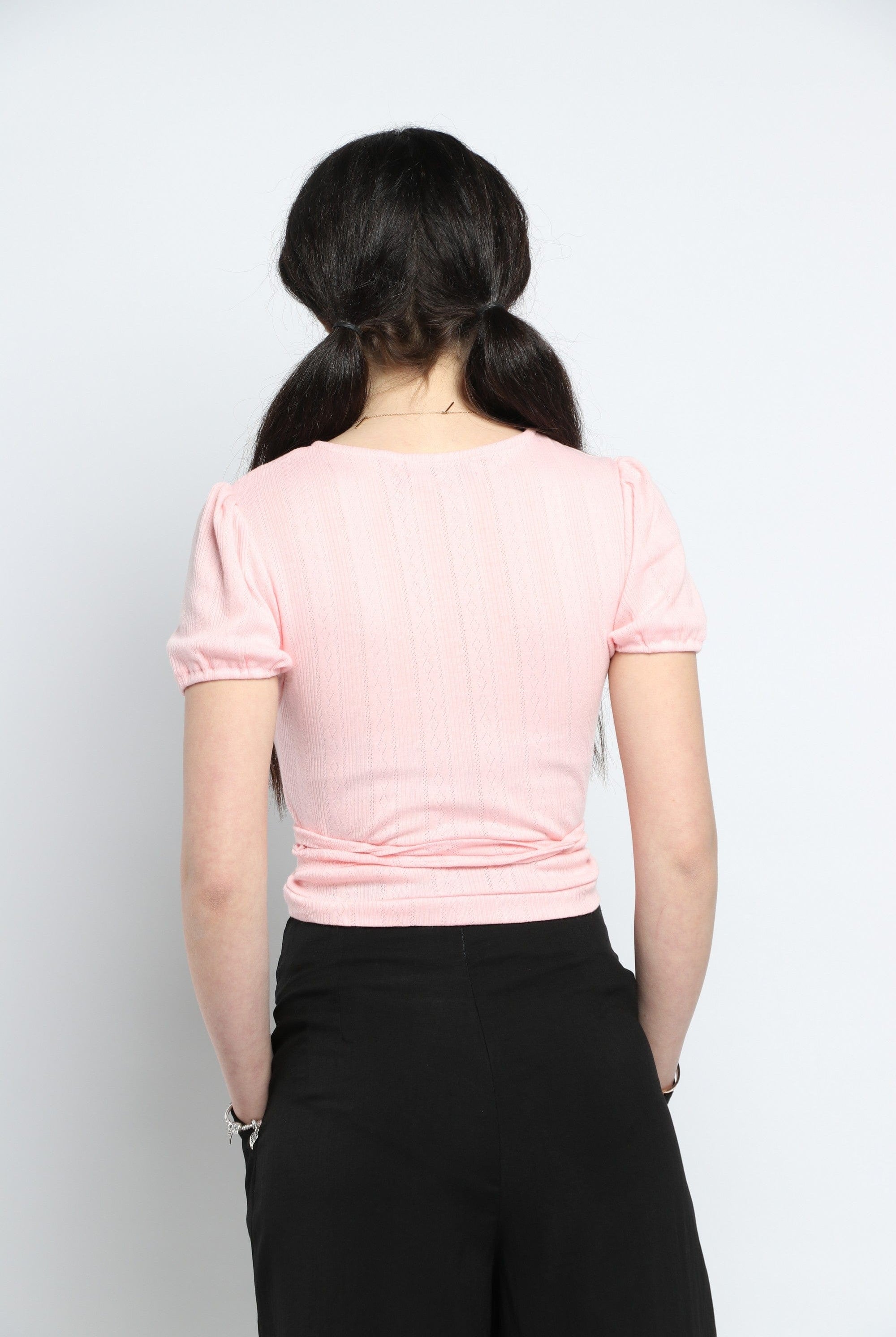 كيتشن بلوزة قصيرة الأكمام سادة برباط أمامي وفتحة V