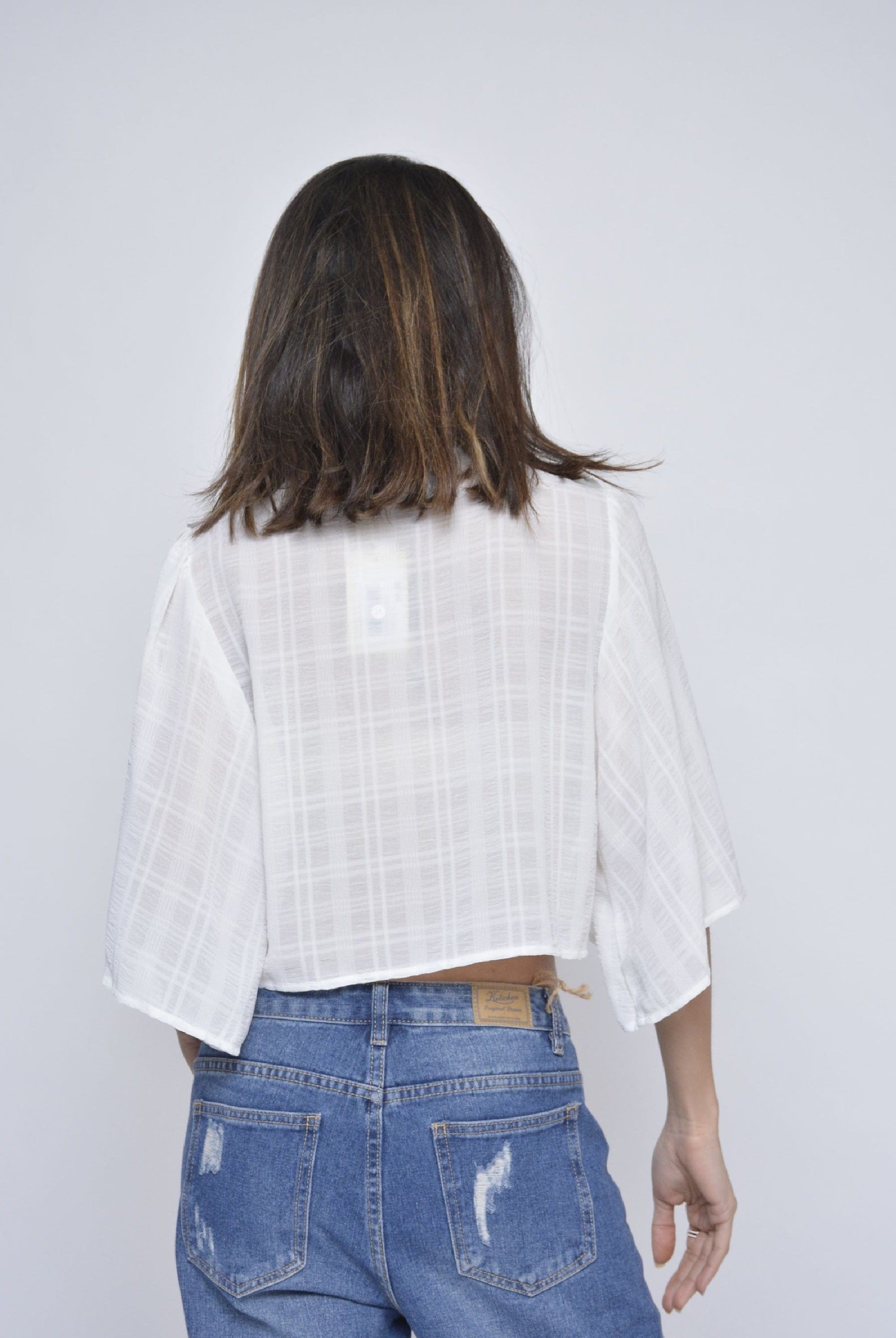 كيتشن بلوزة نص بطن بأزرار أمامية مكشكشة من الجوانب 3/4 كم نسائي