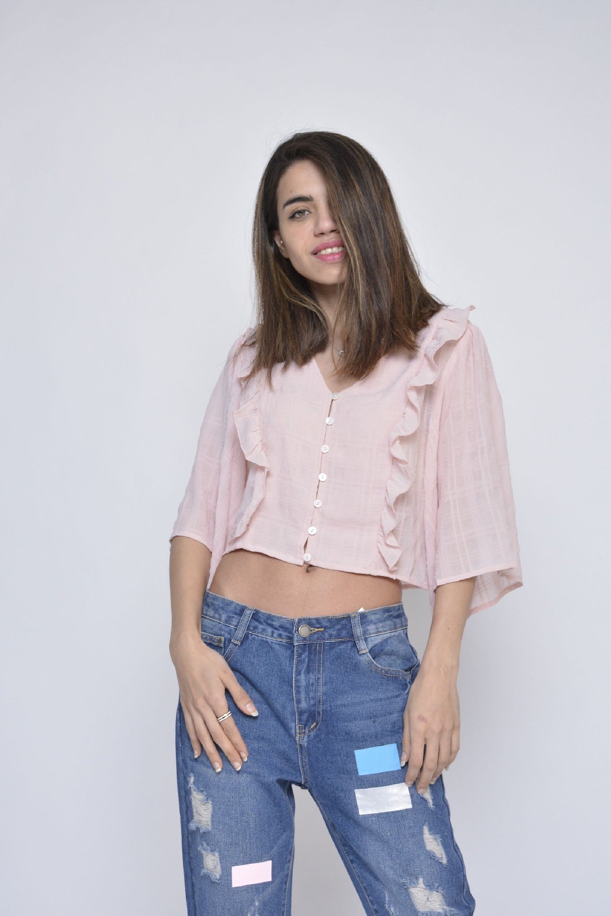 كيتشن بلوزة نص بطن بأزرار أمامية مكشكشة من الجوانب 3/4 كم نسائي