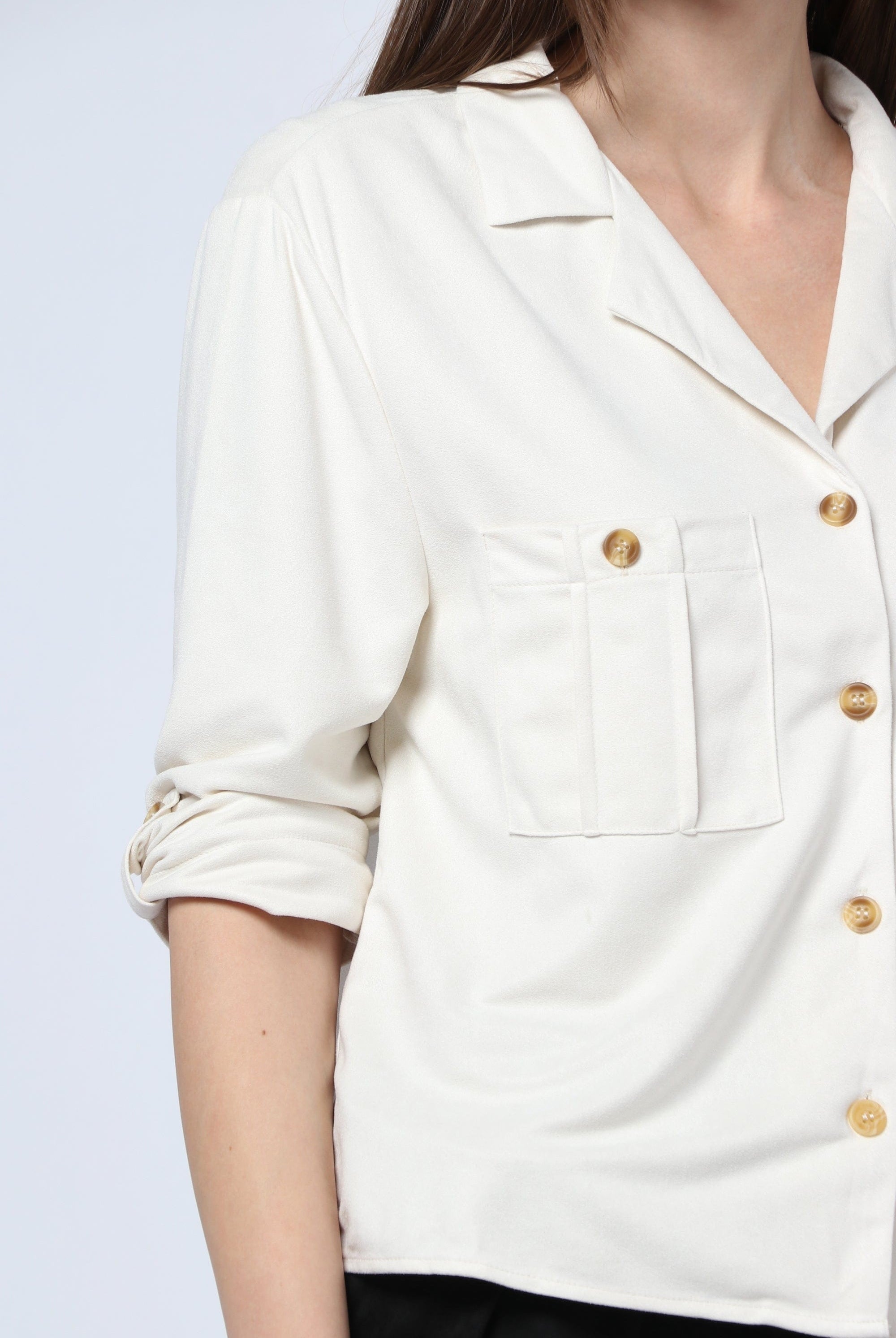 كيتشن بلوزة شمواه بأزرار أمامية وجيوب وياقة 3/4 كم نسائي