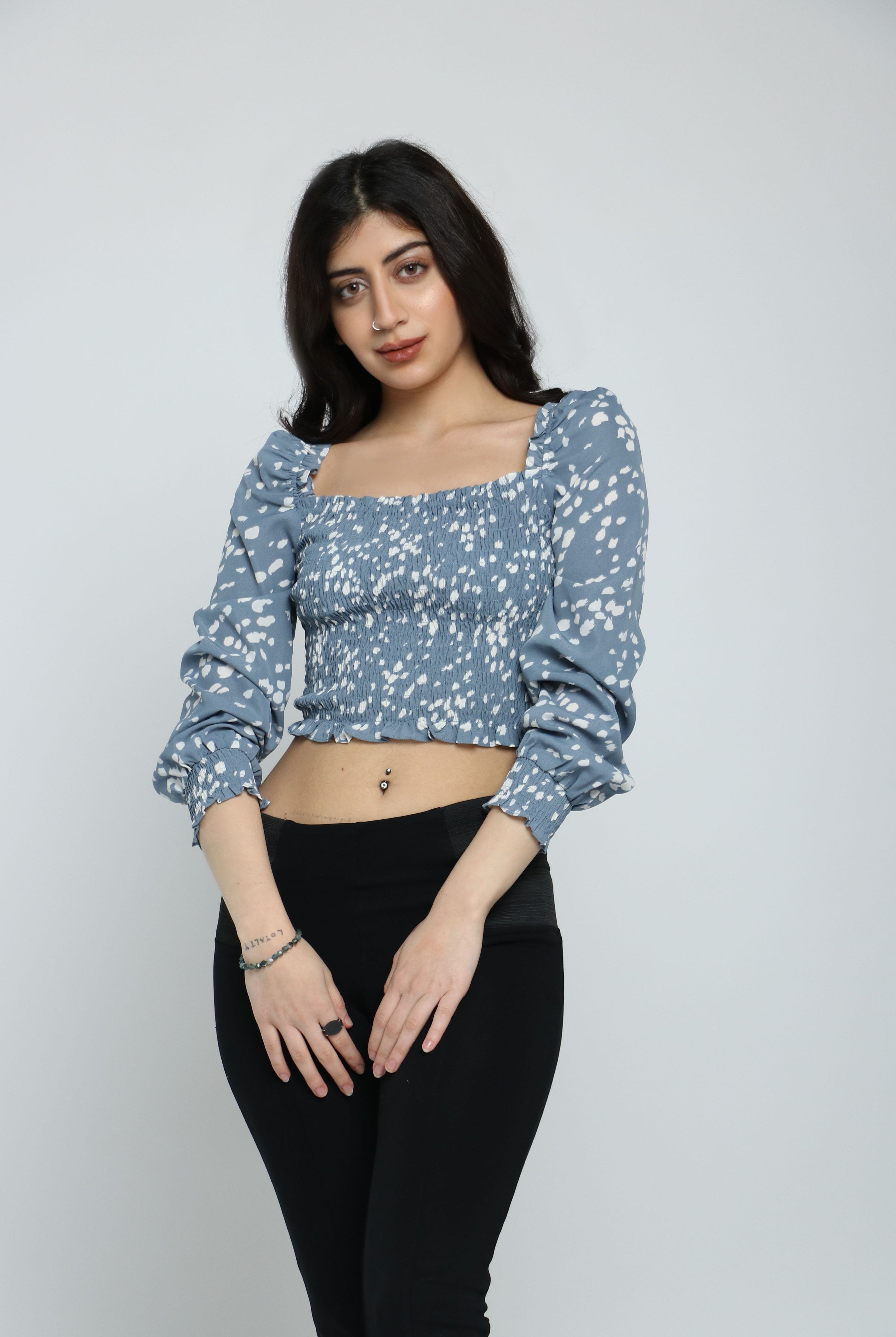 كيتشن بلوزة نص بطن ياقة مربعة كم طويل نسائي