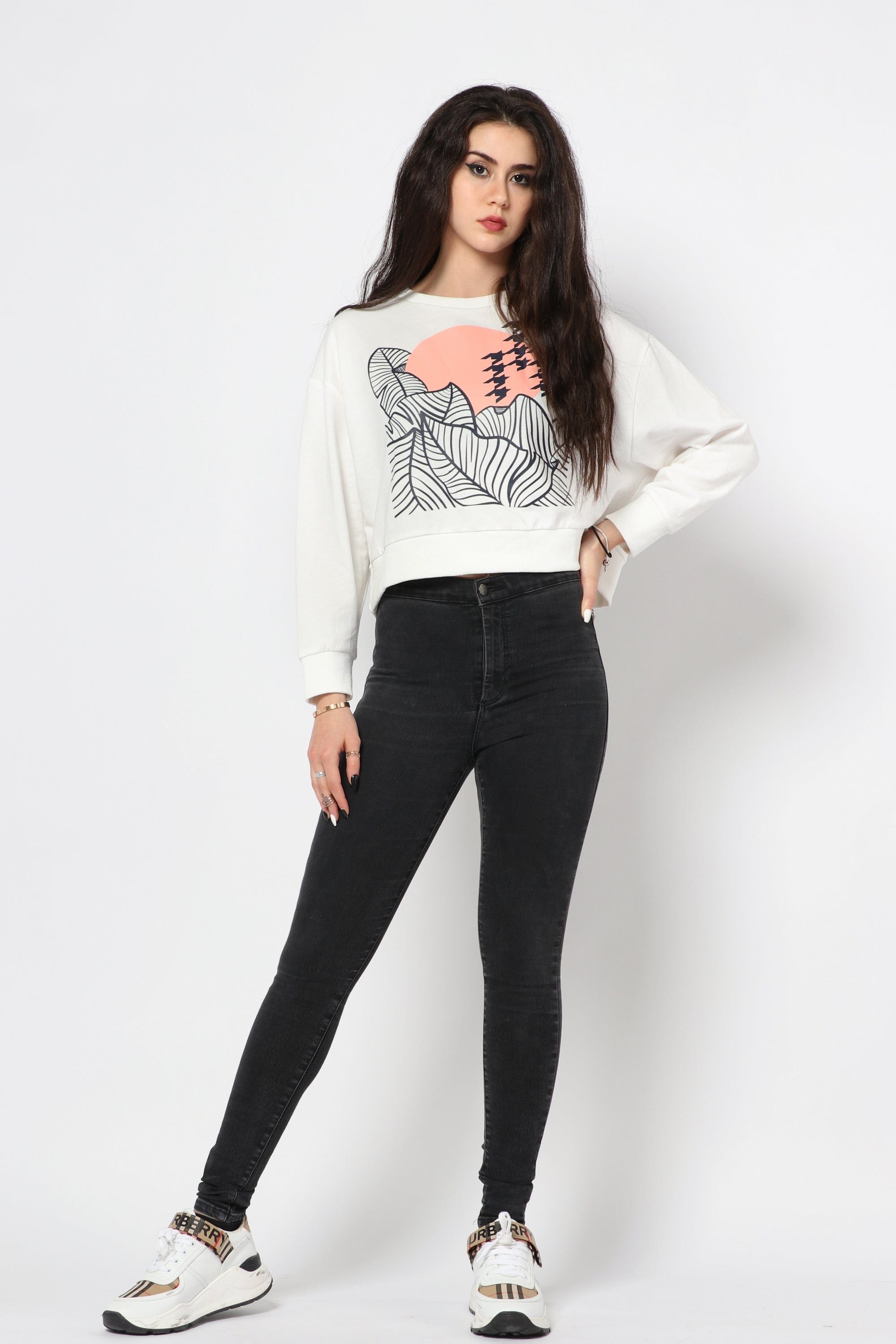 كيتشن بلوزة قصيرة أوفر سايز مطبوعة بكم طويل نسائي