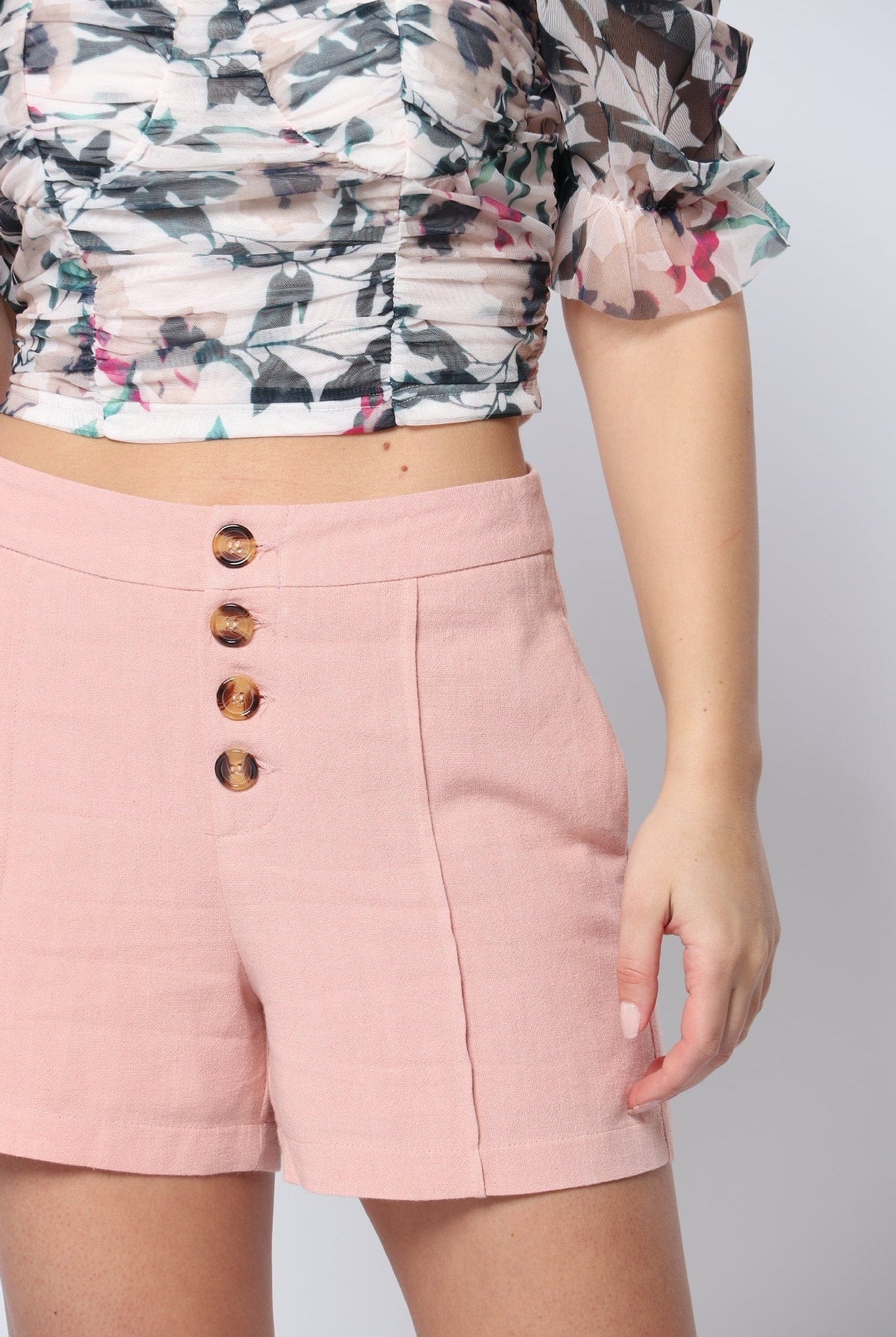 كيتشن شورت سادة بأزرار أمامية