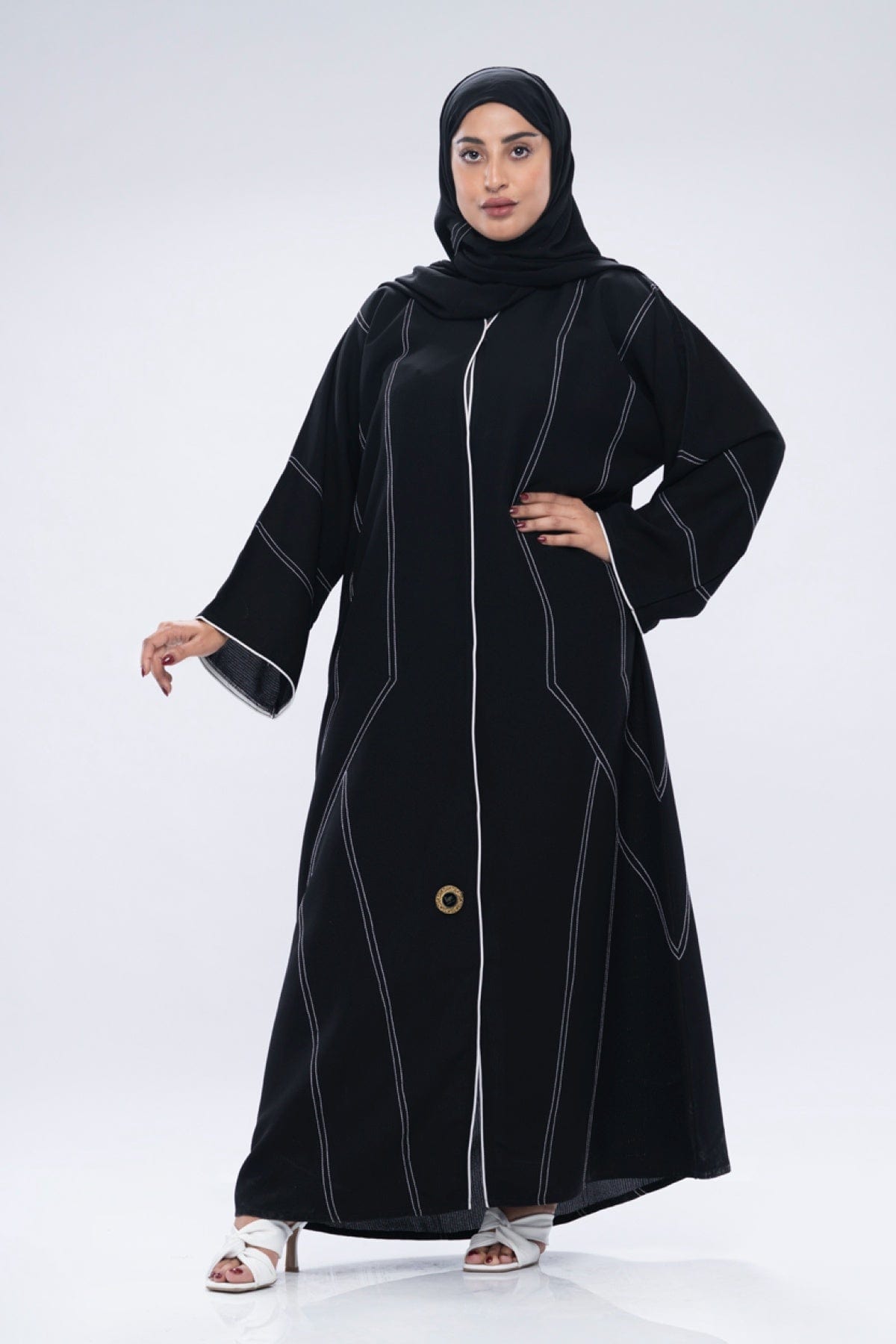 جوهرة عباية كتان سوداء كلاسيك مخططة بطريز بالطول كم طويل أسود
