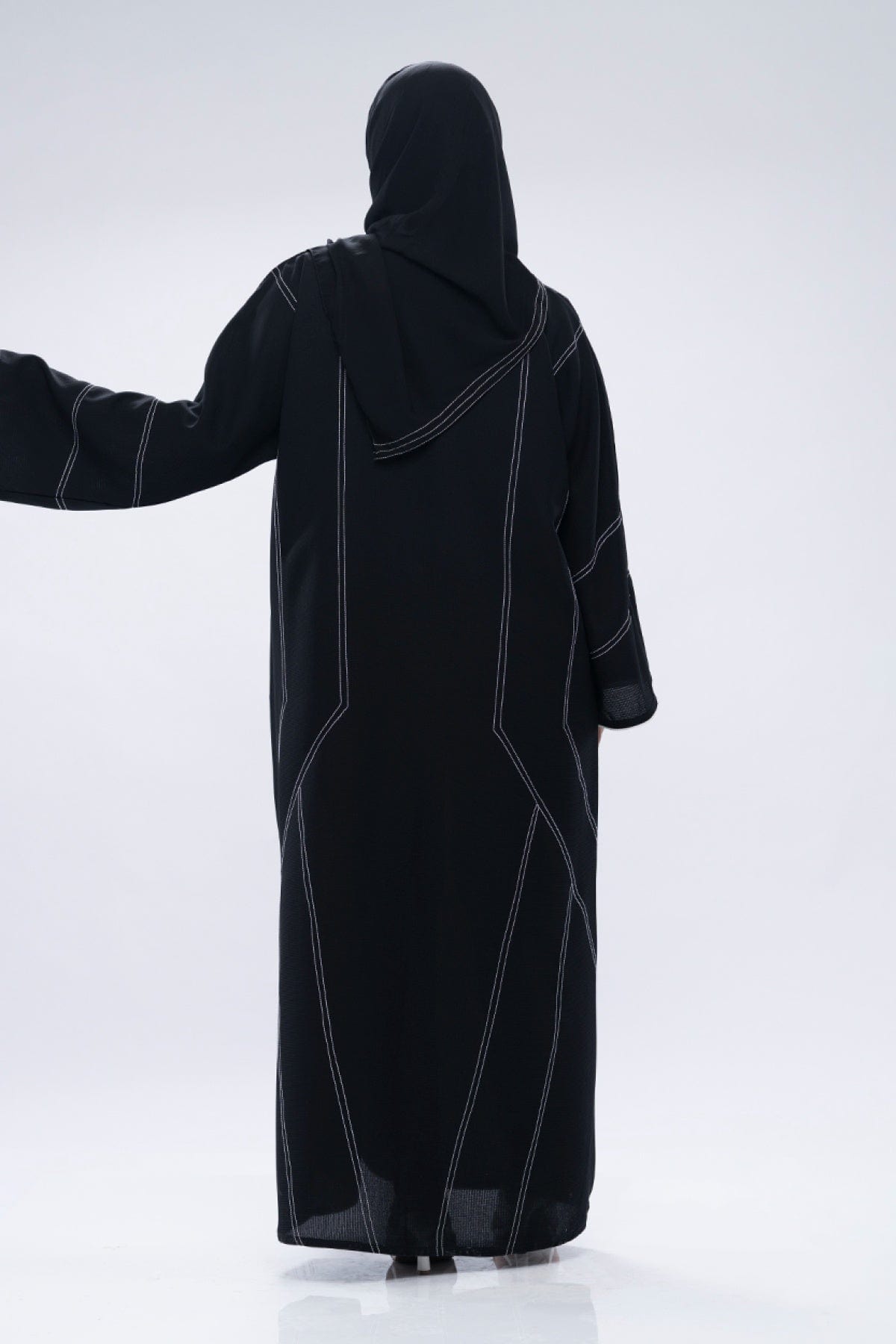 جوهرة عباية كتان سوداء كلاسيك مخططة بطريز بالطول كم طويل أسود