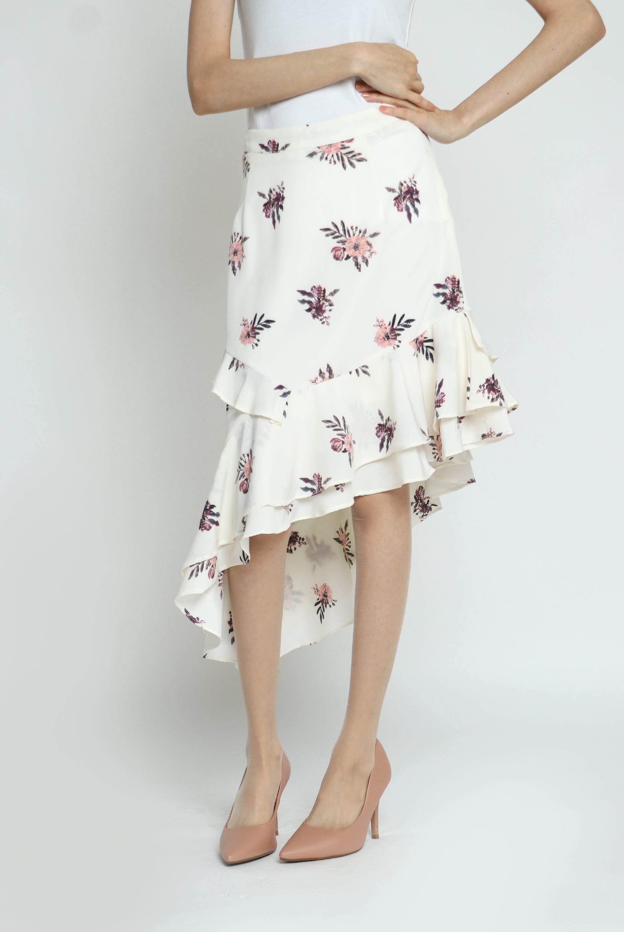 كيتشن تنورة ميدي مشجرة بطبعة ورد بكلوش طويلة من الخلف أوف وايت