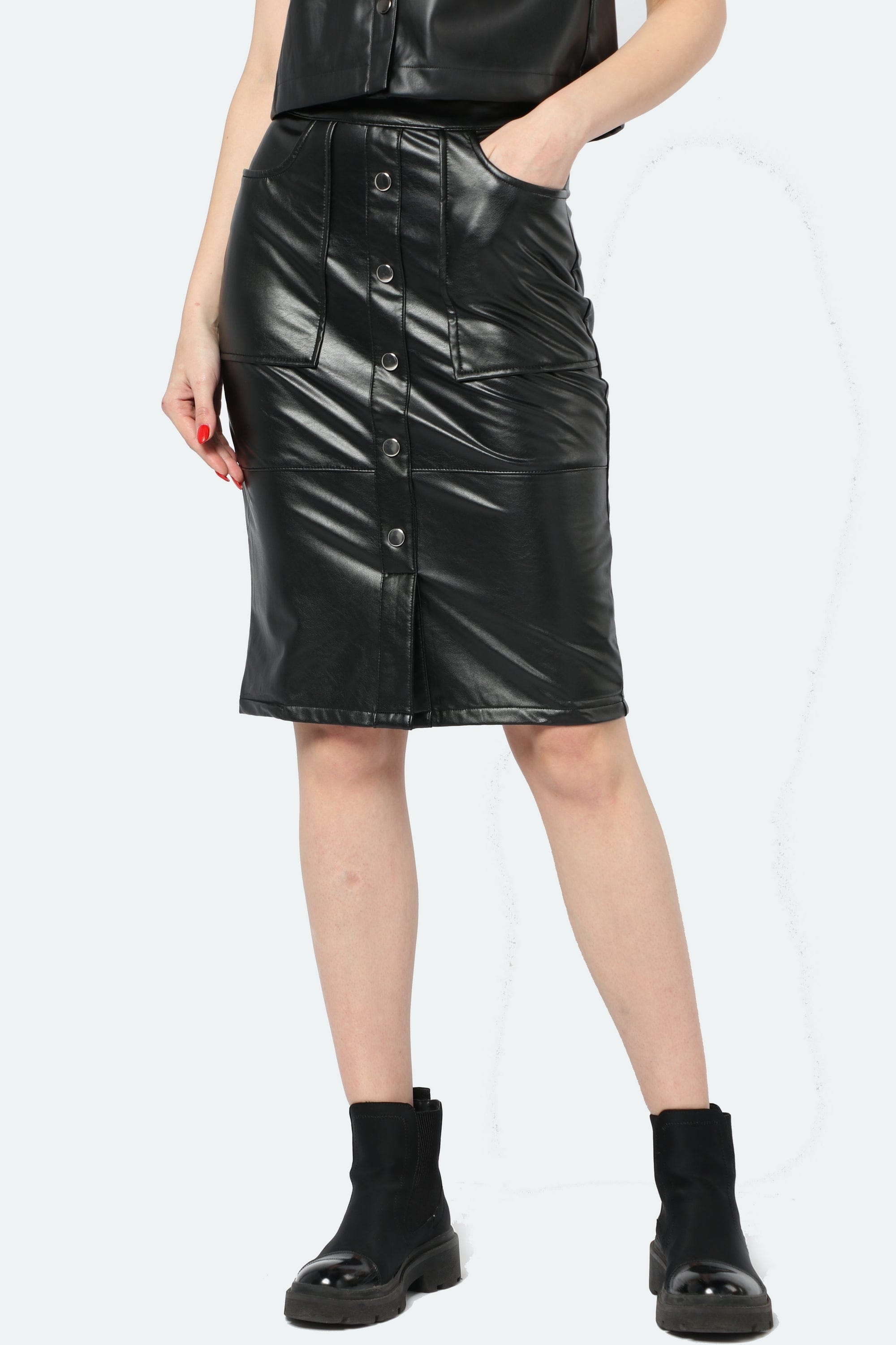 كيتشن تنورة ميدي جلد بجيوب أمامية وأزرار أسود