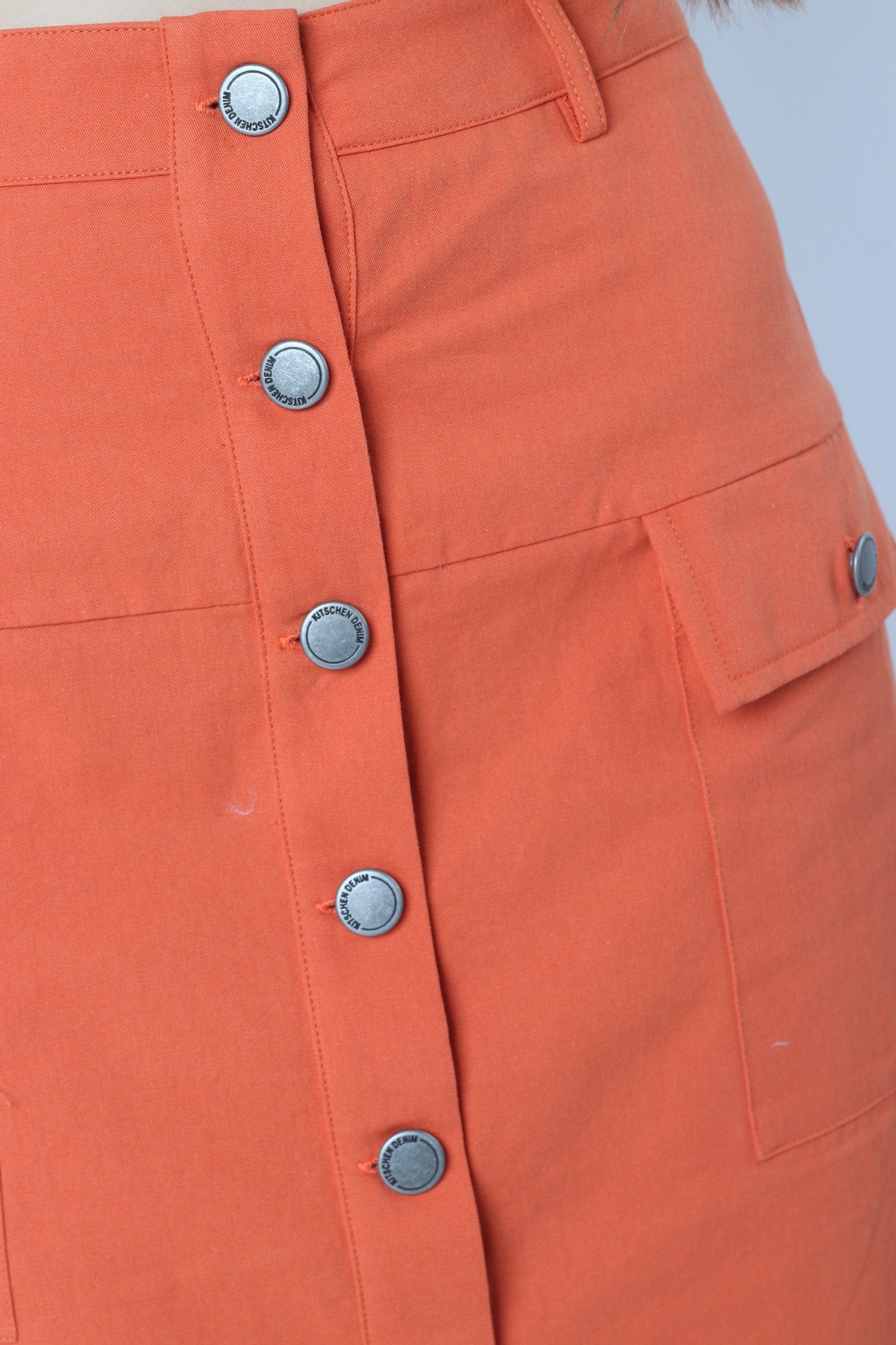 كيتشن تنورة ميدي نسائية مزينة بأزرار أمامية