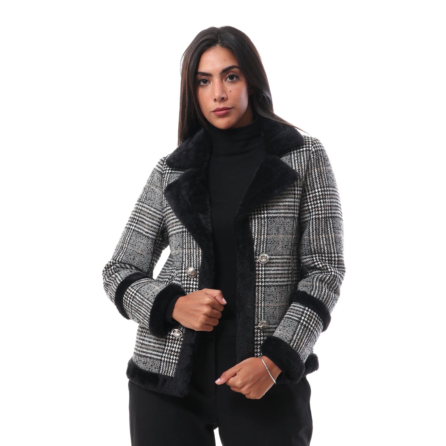 داليدرس جاكيت كاروهات مزين بالفرو كم طويل نسائي أسود/أبيض