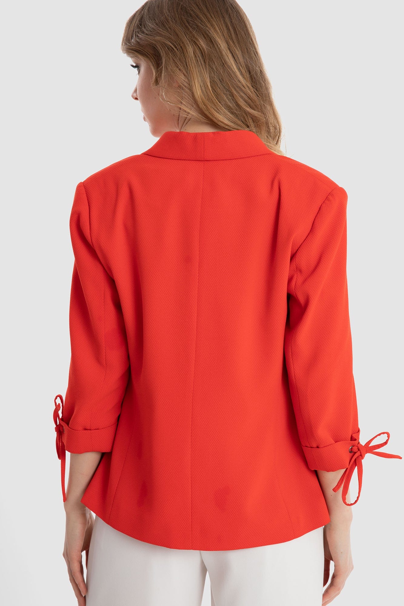 داليدرس جاكيت رسمي سادة كم طويل مزين بفيونكة أحمر