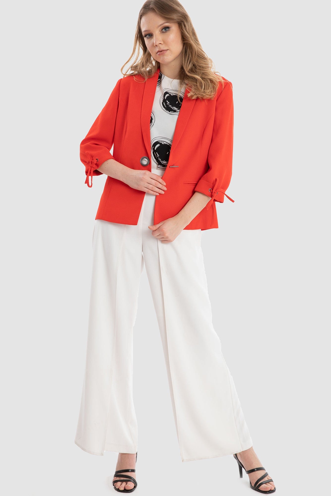 داليدرس جاكيت رسمي سادة كم طويل مزين بفيونكة أحمر