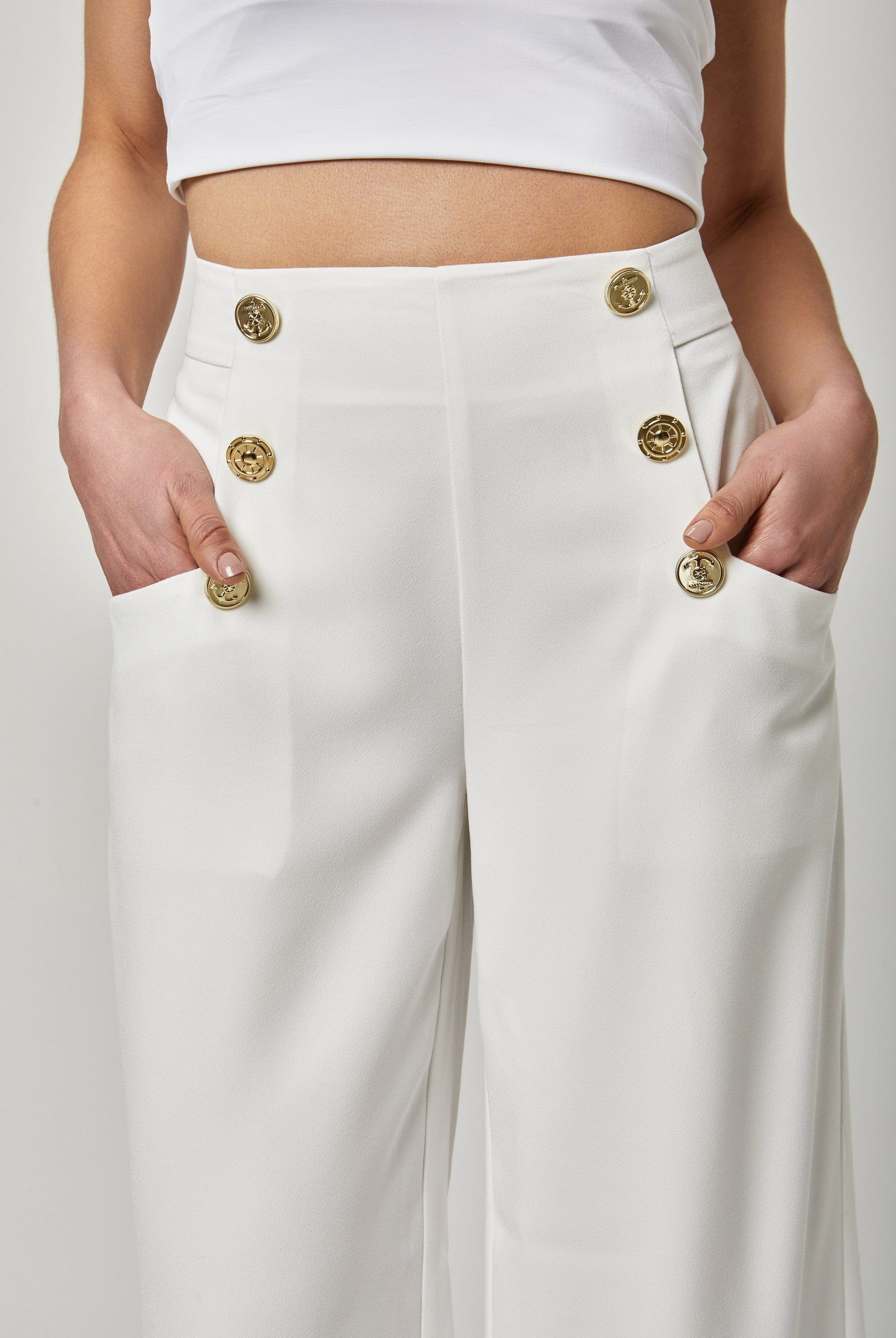 داليدرس بنطلون سادة واسه بأزرار ذهبية جانبية أبيض