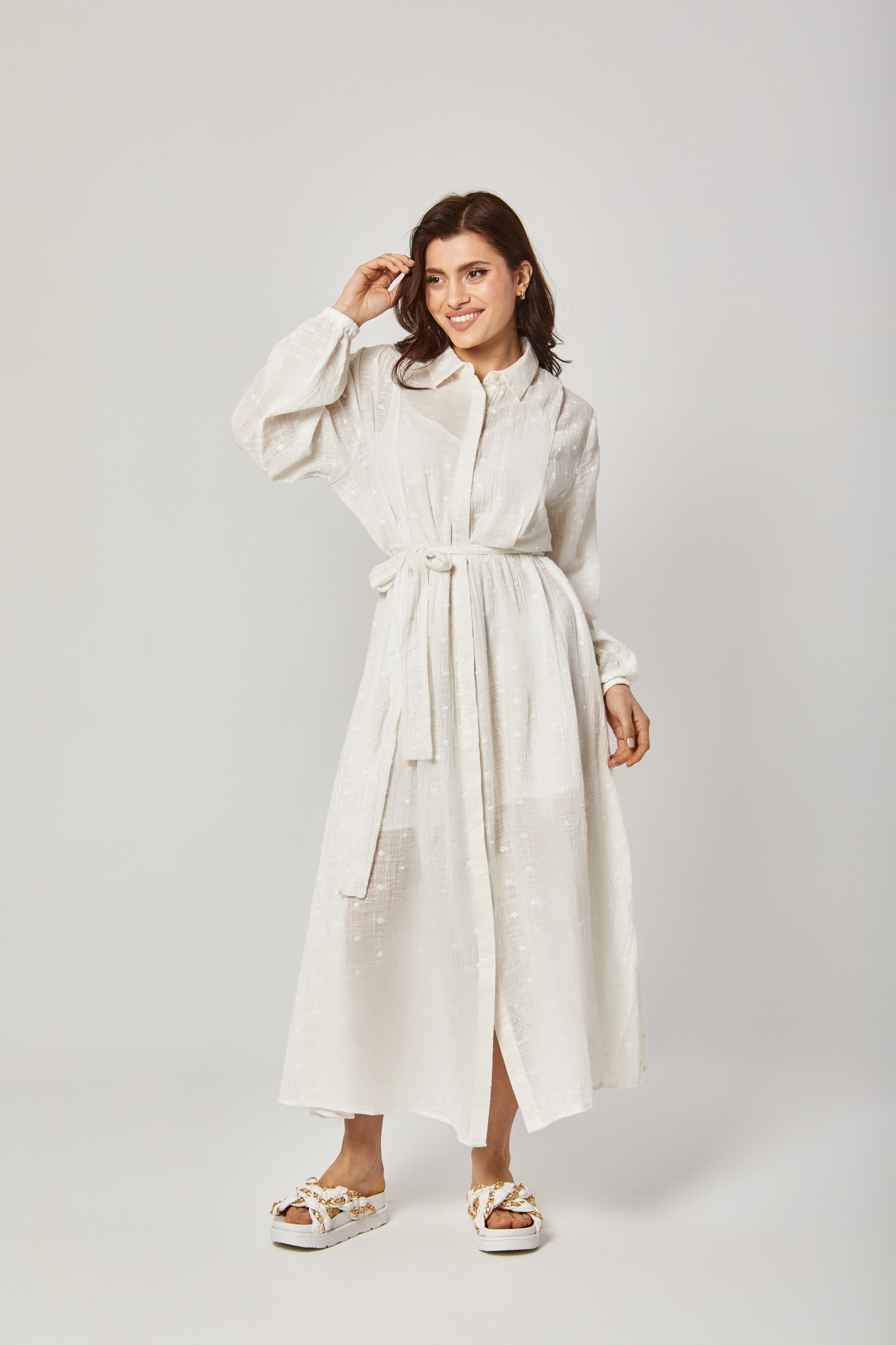 داليدرس فستان قميص شفاف بحزام خصر بأكمام طويلة واسعة بيج فاتح