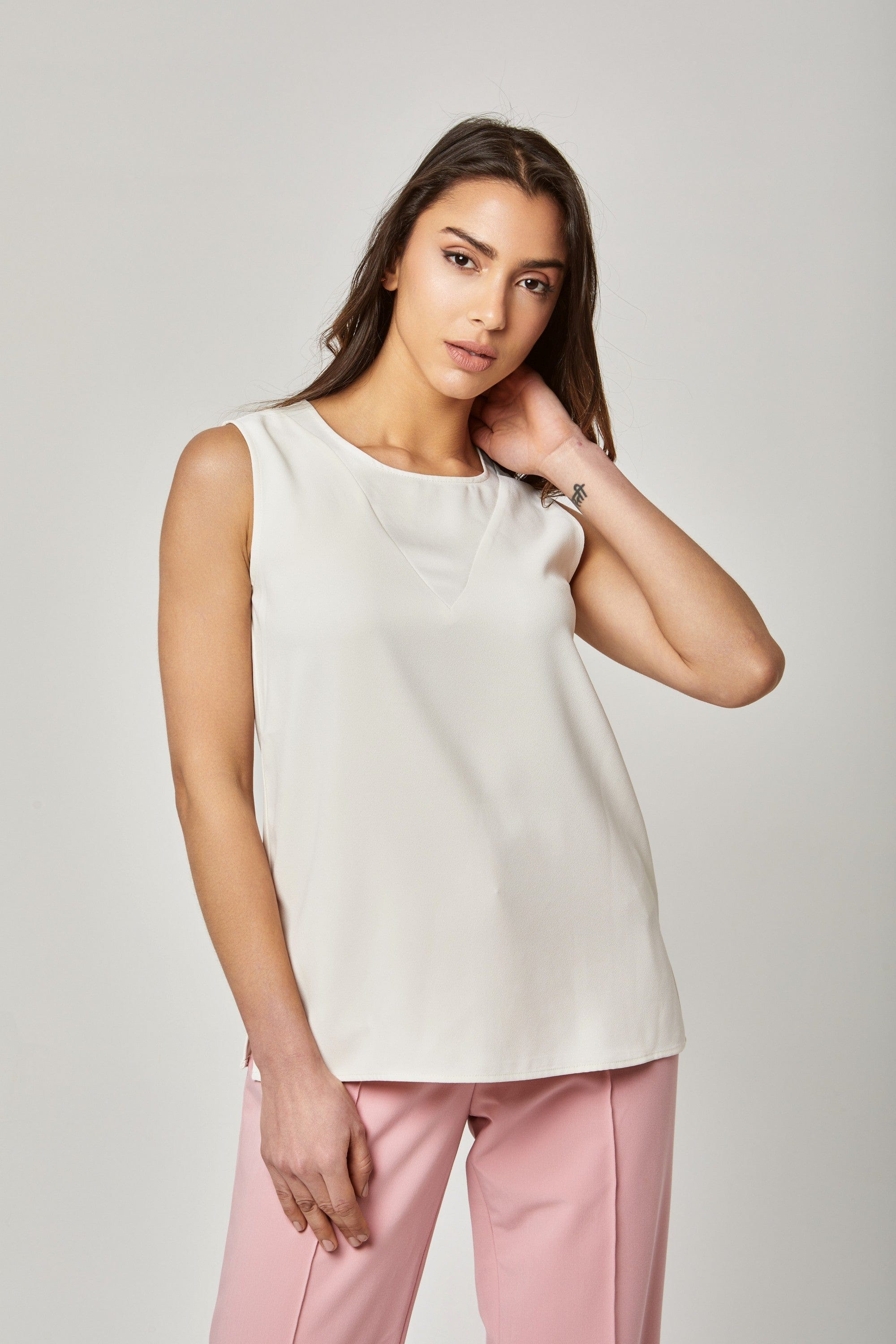 داليدرس بلوزة نسائية سادة بدون أكمام