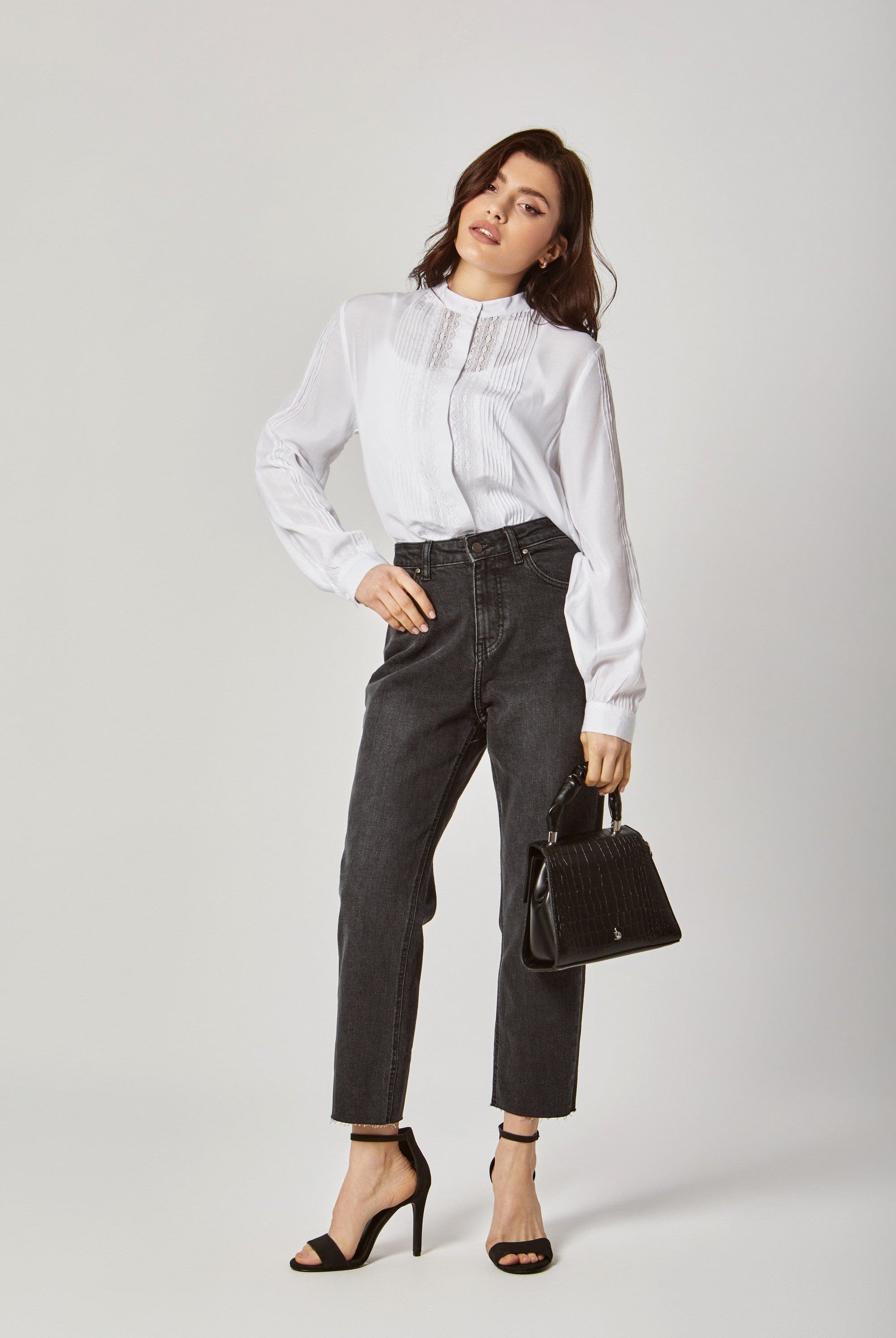 داليدرس بلوزة بكسرات دانتيل كم طويل نسائي أبيض