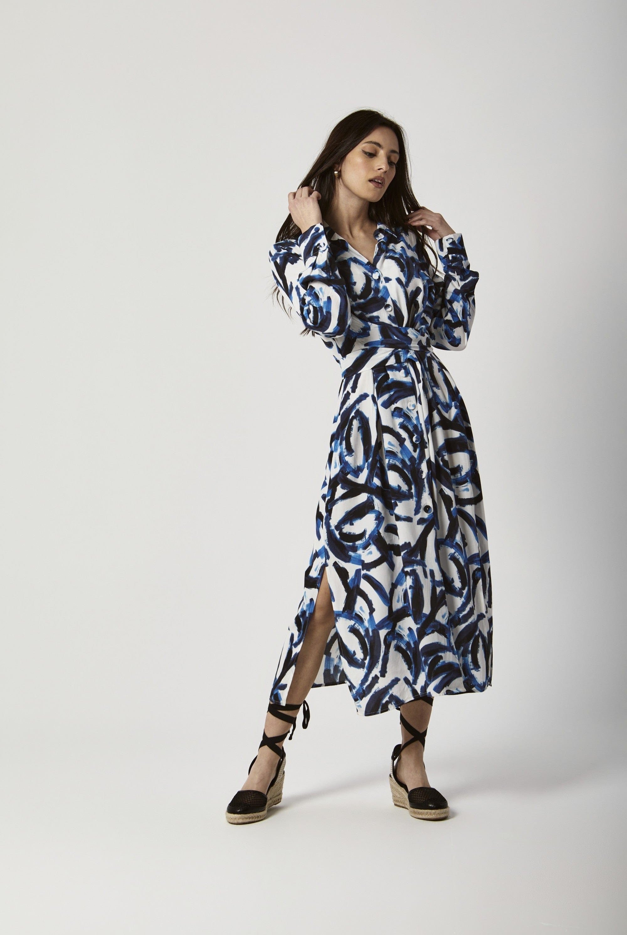 داليدرس فستان ميدي مشجر مفتوح من الجنب بأزرار أمامية كم طويل أزرق داكن